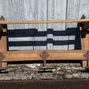 Wall-mounted coat rack in solid wood with shelf