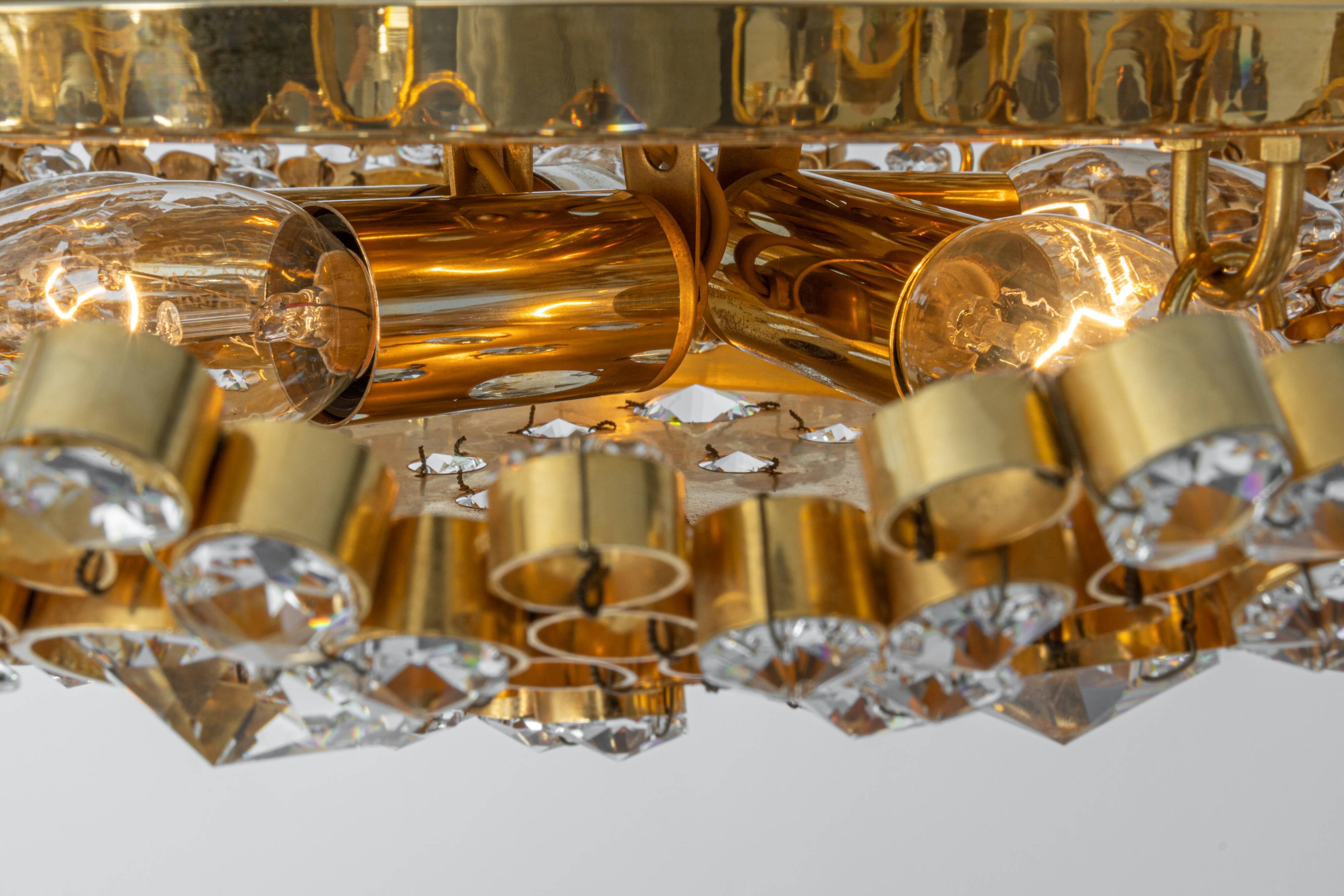 Floral wall light in gilded brass and cut glass by Palwa, Germany, 1970s.