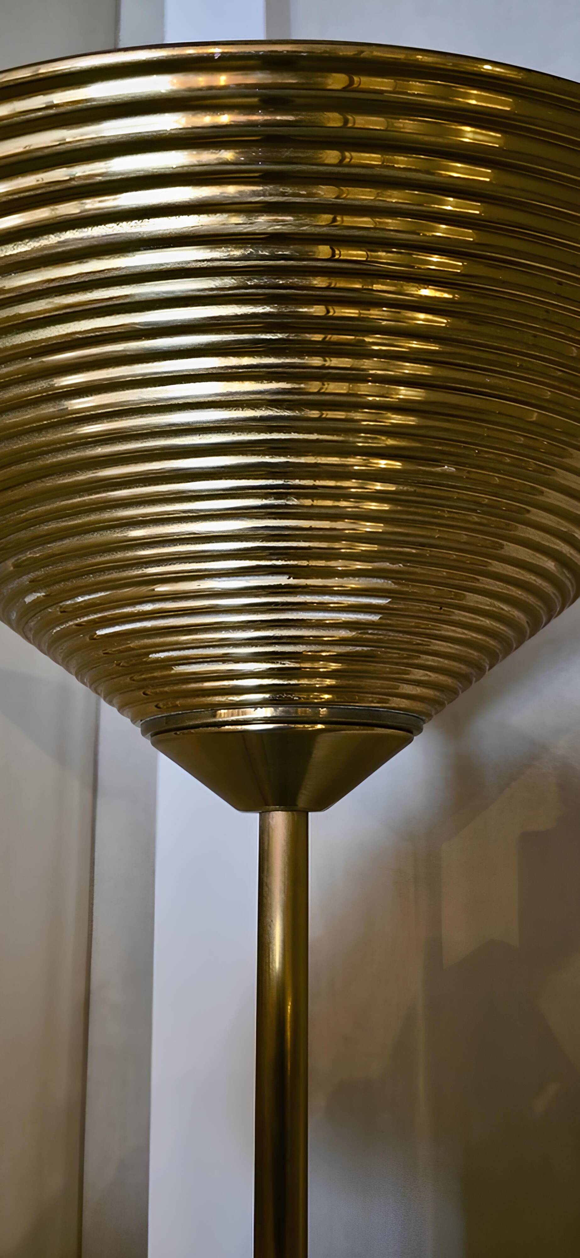 Lampadaire torchière en laiton Travail italien, circa 1965–1975
