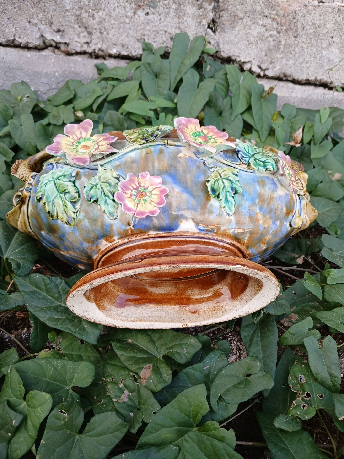 Jardinière ancienne en barbotine