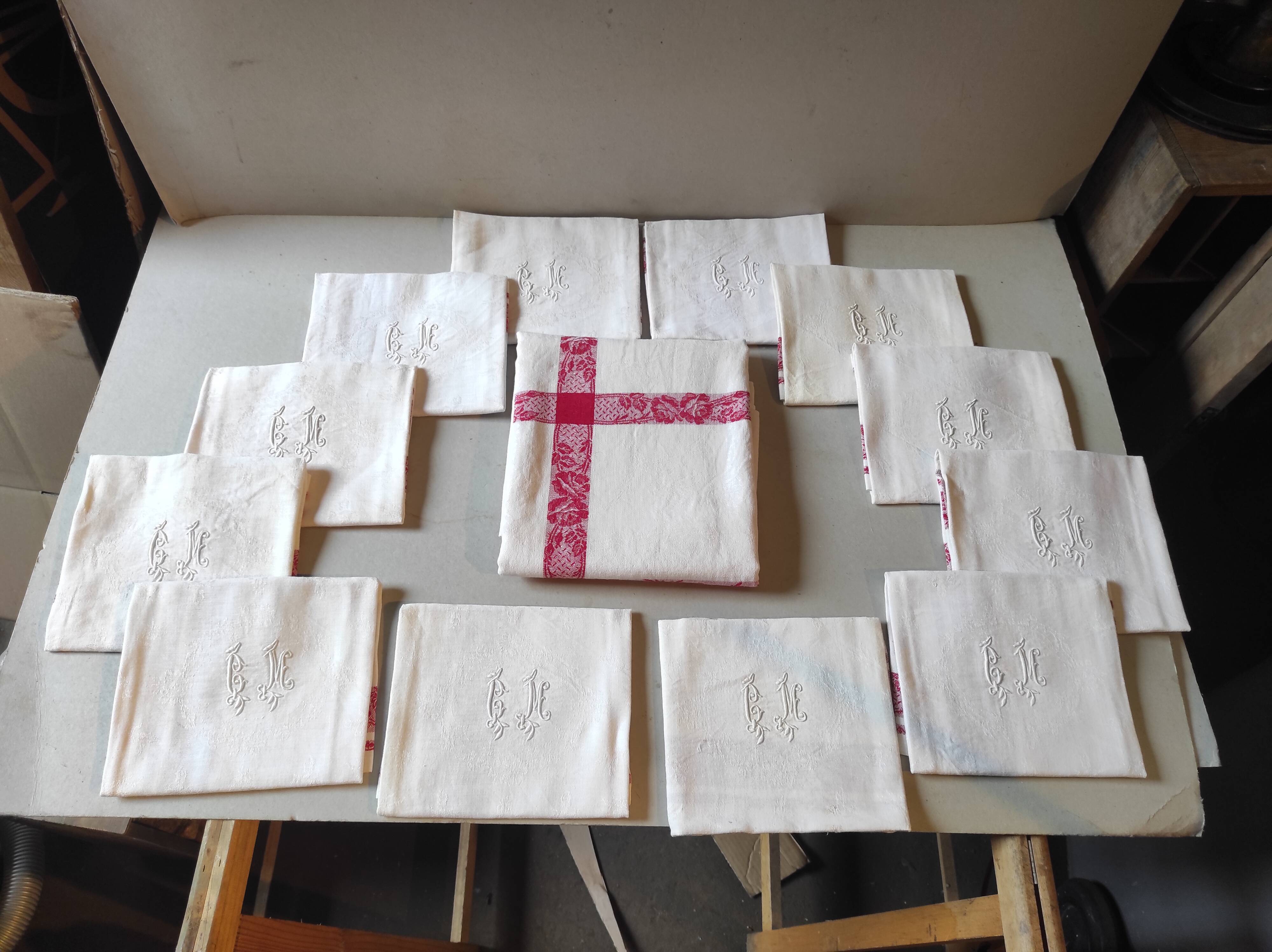Vintage tablecloth and its 10 damassed, embroidered and monogrammed CM towels