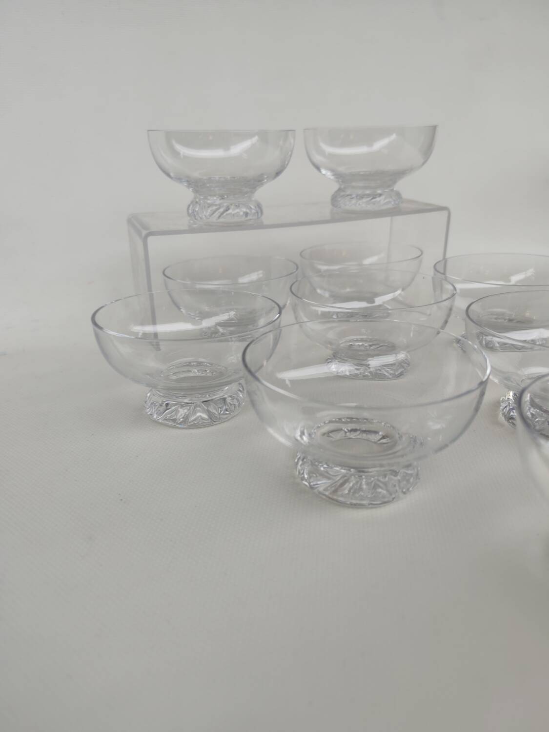 10 crystal champagne coupes, by Daum. 1970s.