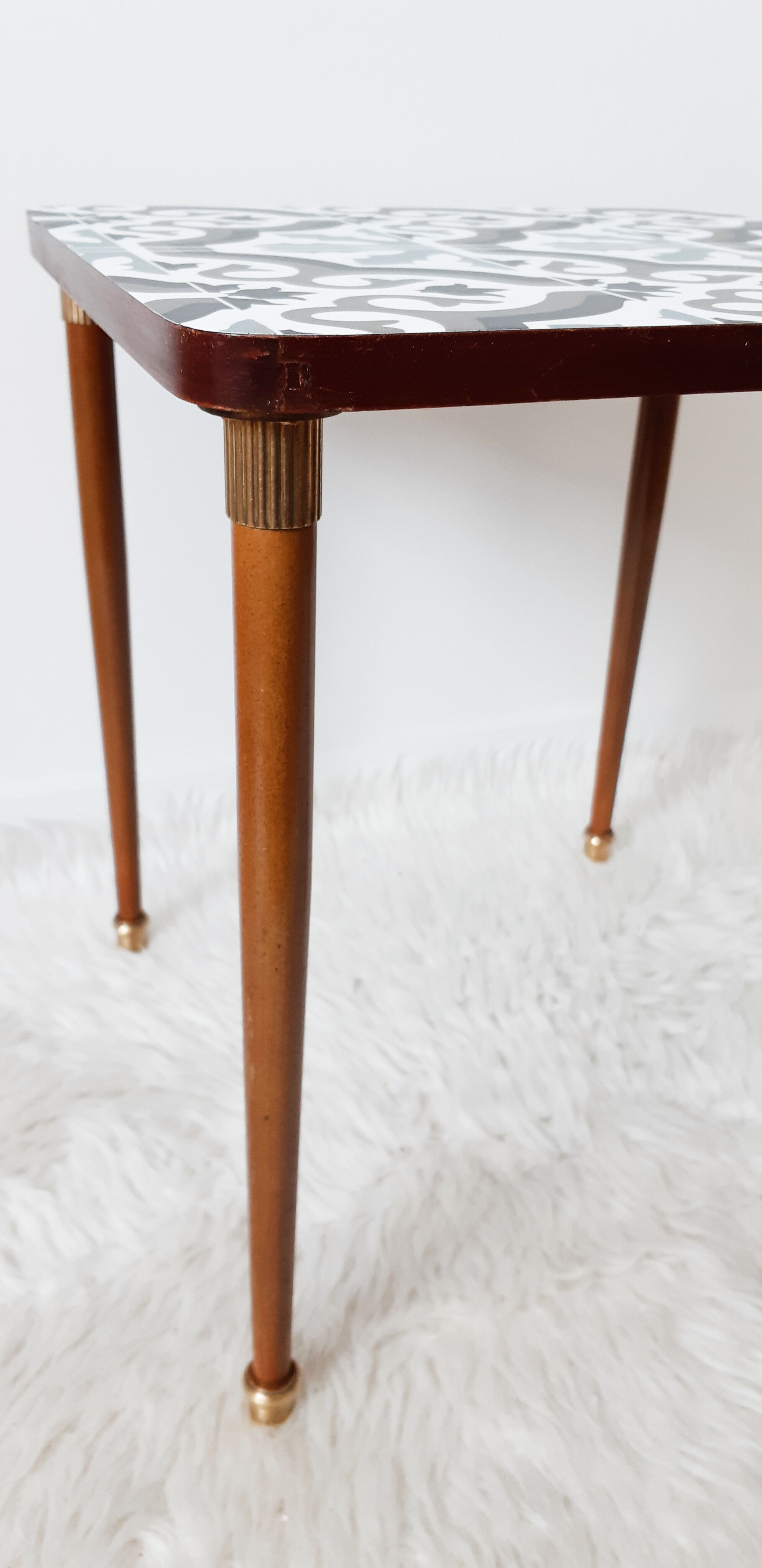 Vintage side table, plant door