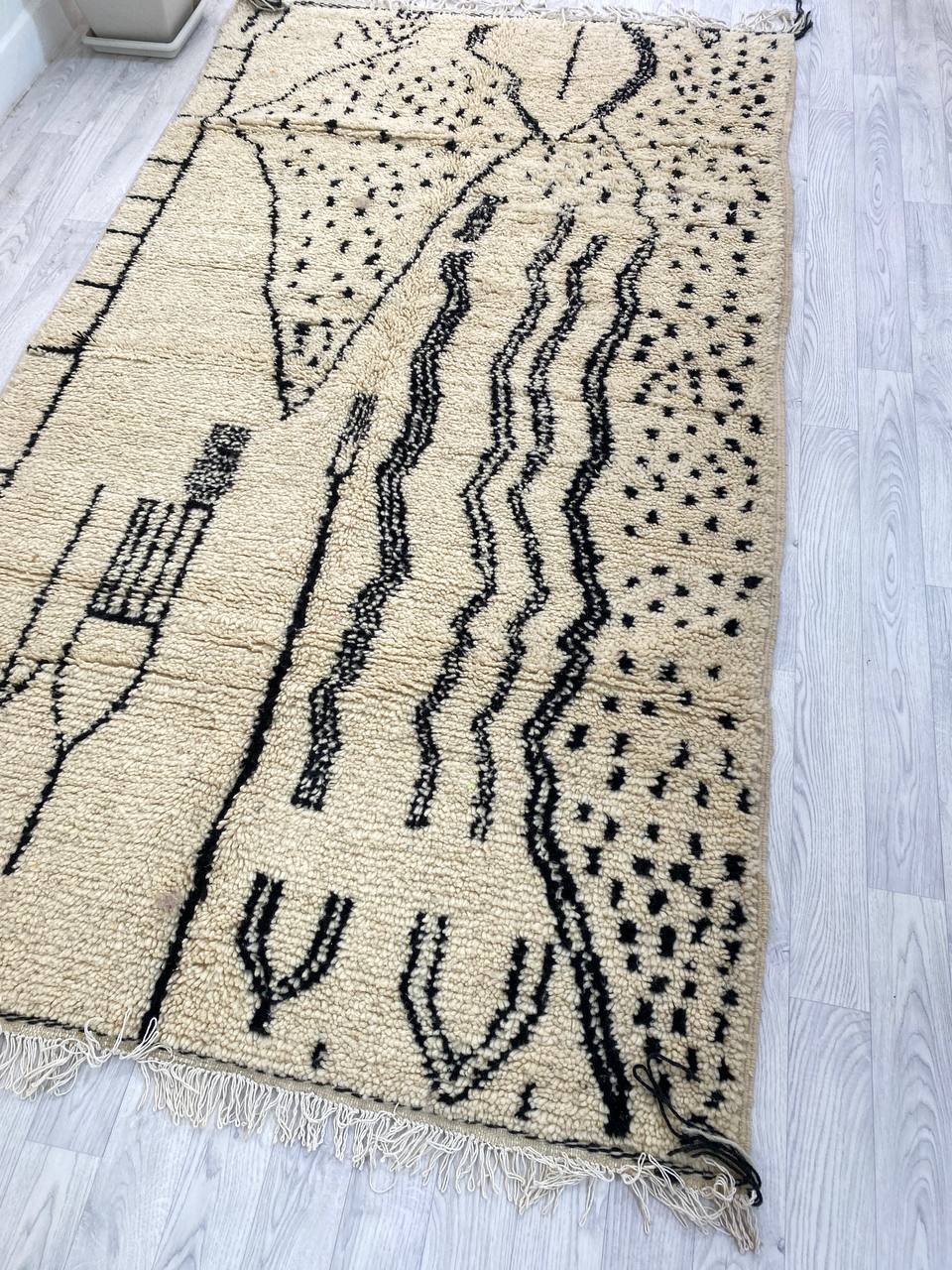 Handmade moroccan berber carpet 260 x 144 cm