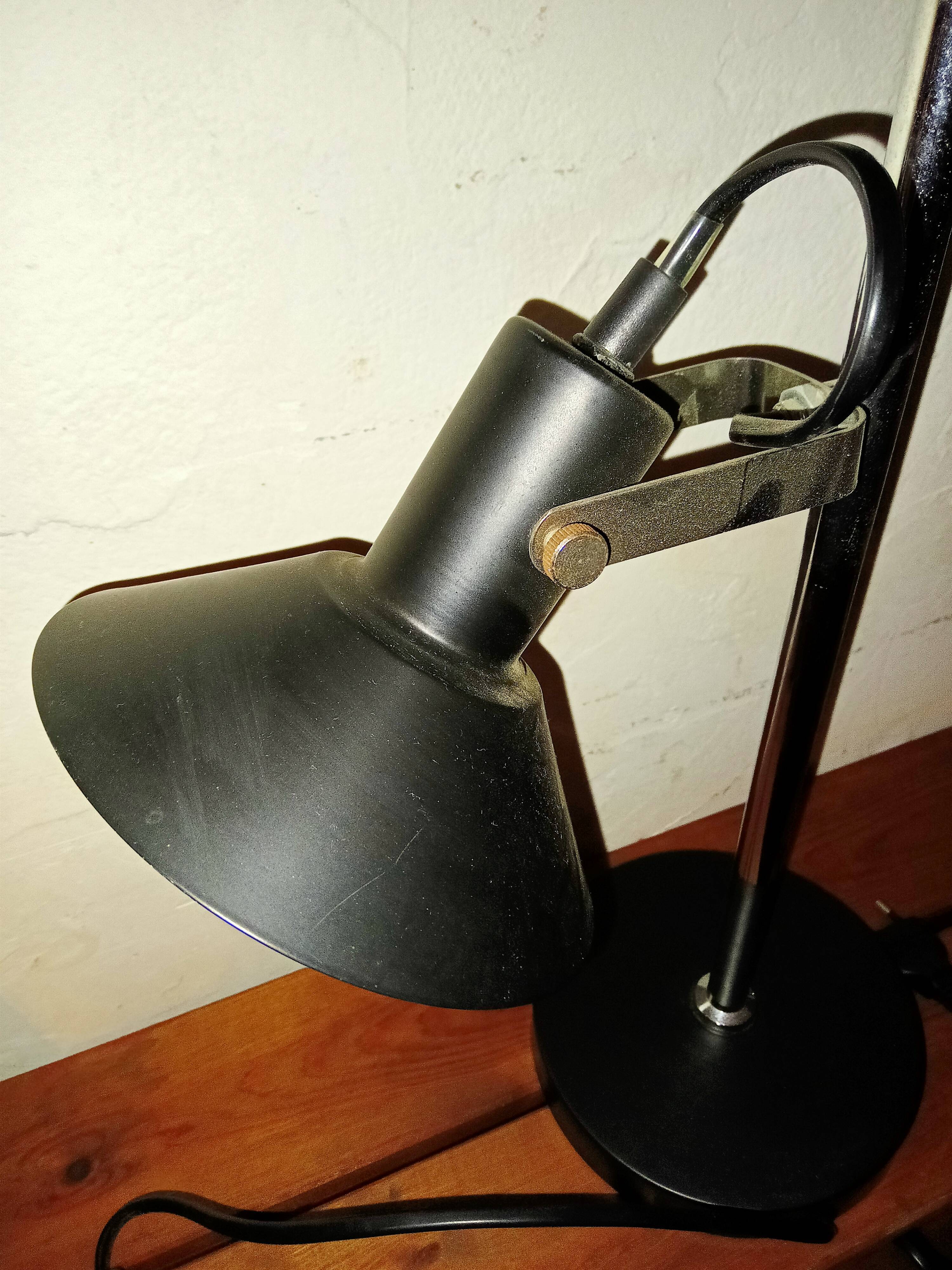 Desk lamp
