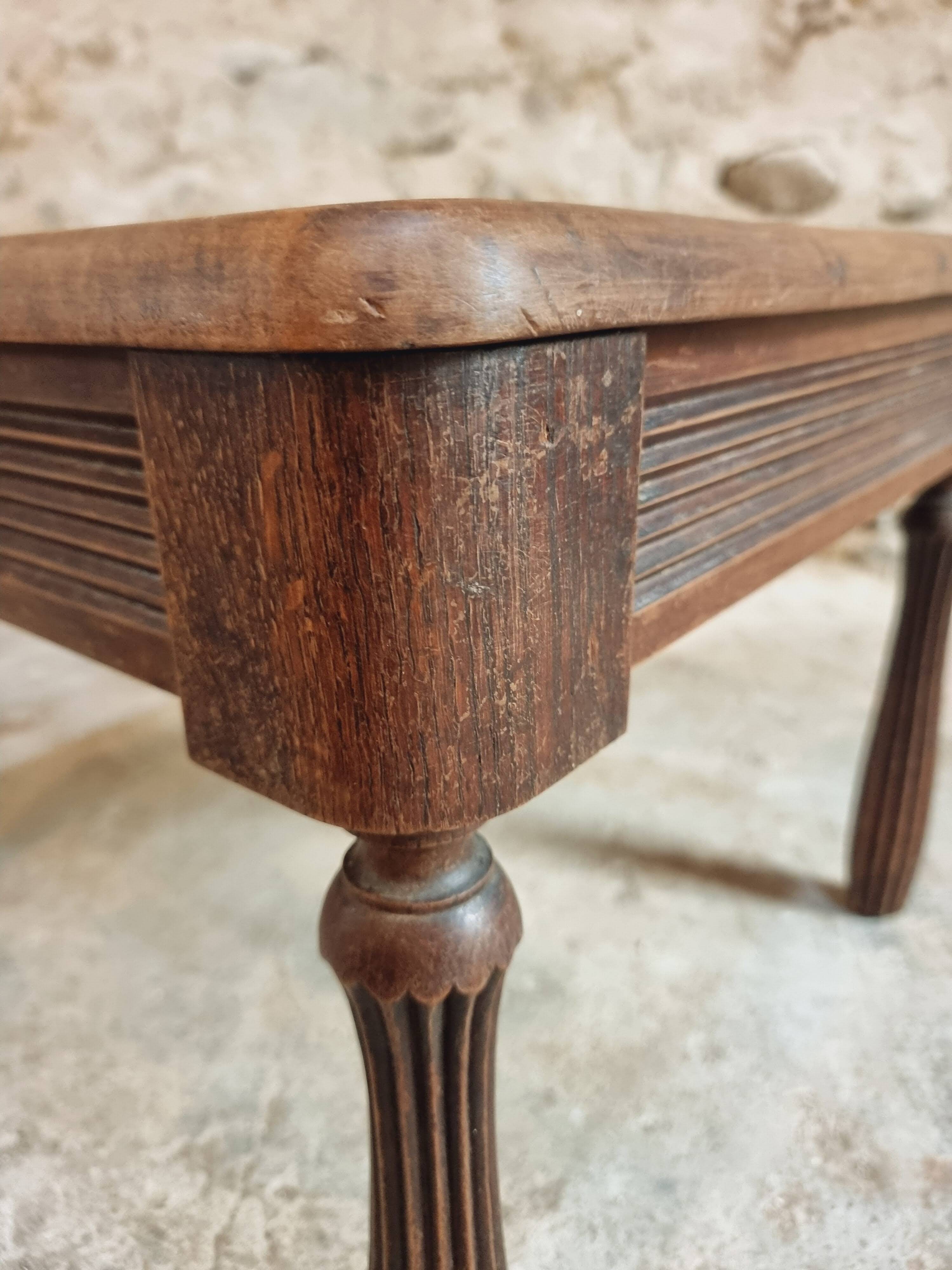 Table basse ancienne en noyer et chêne – France, vers 1900