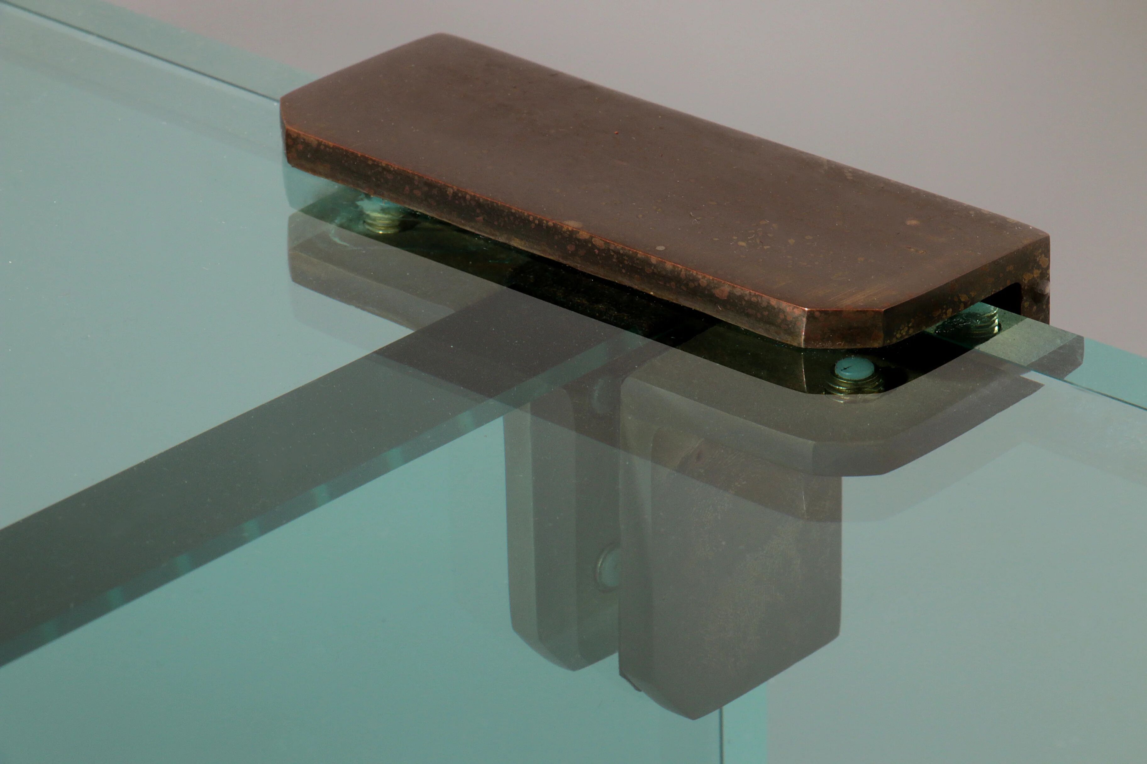 Table d'appoint Modèle T30 par Peter Ghyczy - design des années 1970