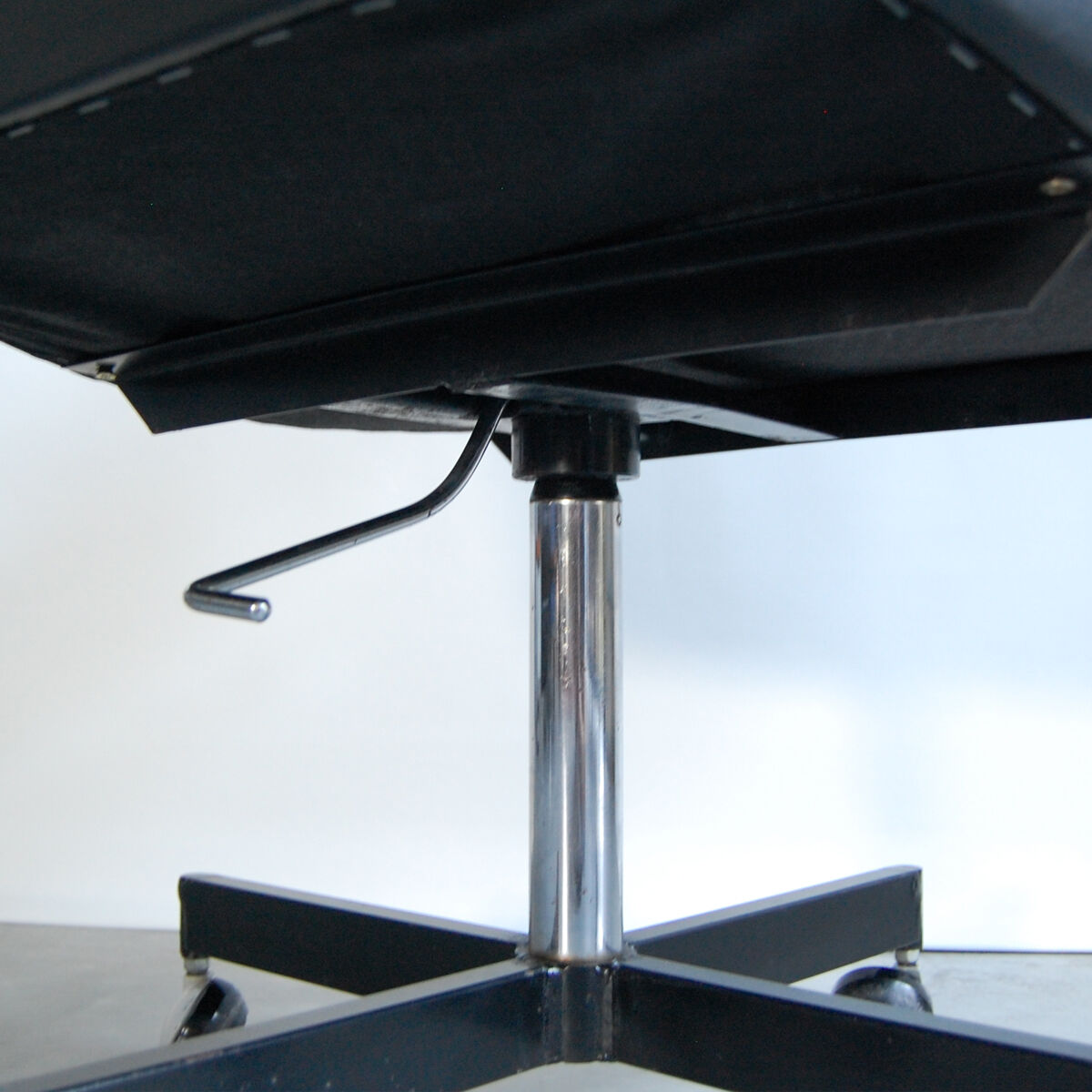Office chair Council of Pierre Guariche for Meurop 1960