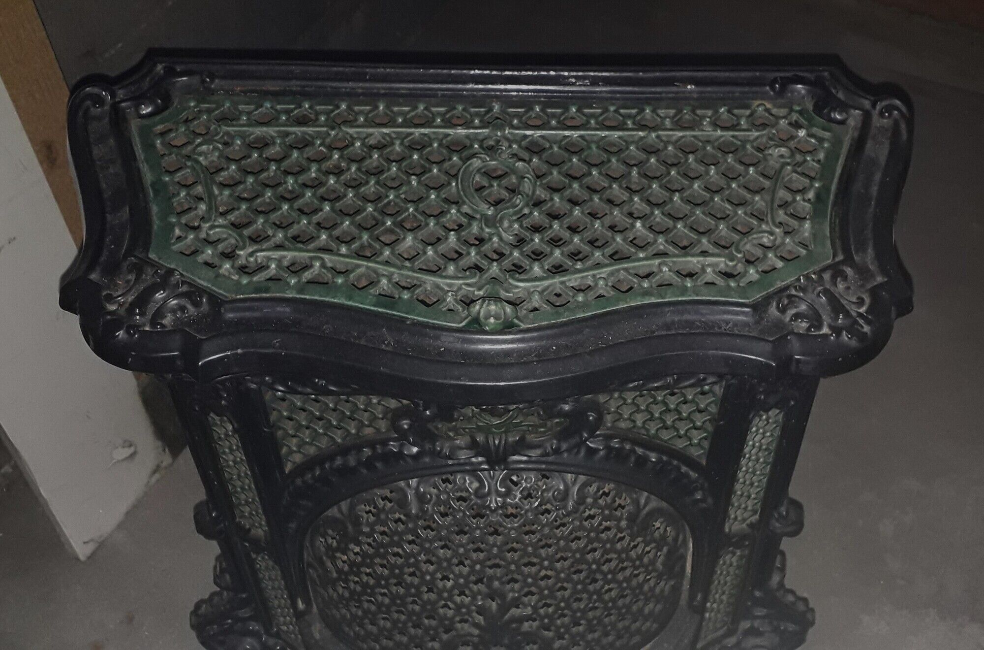 Poêle de chauffage mixte ancien 19ème siècle. Bon état à Calais