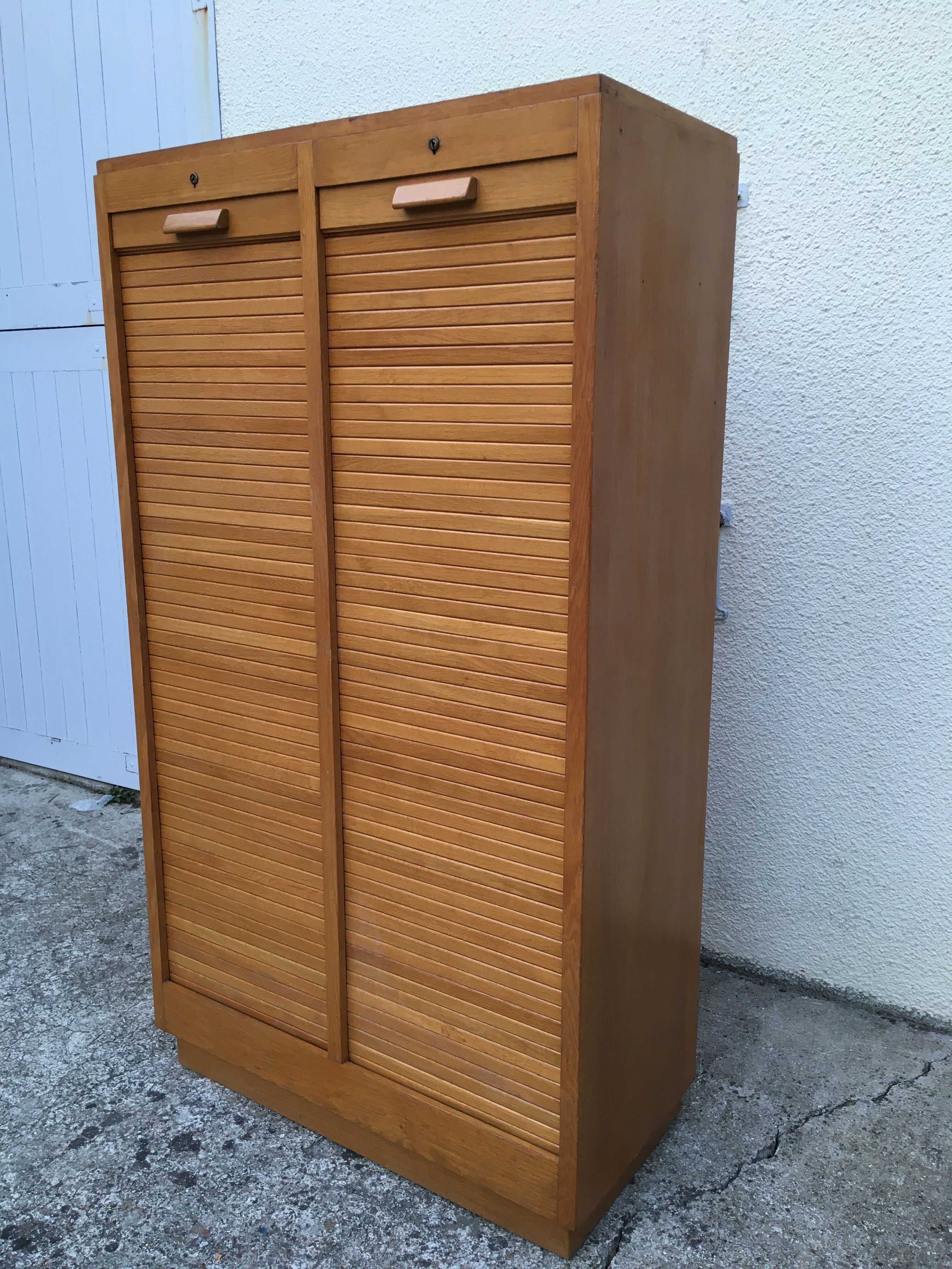Curtain filing cabinet