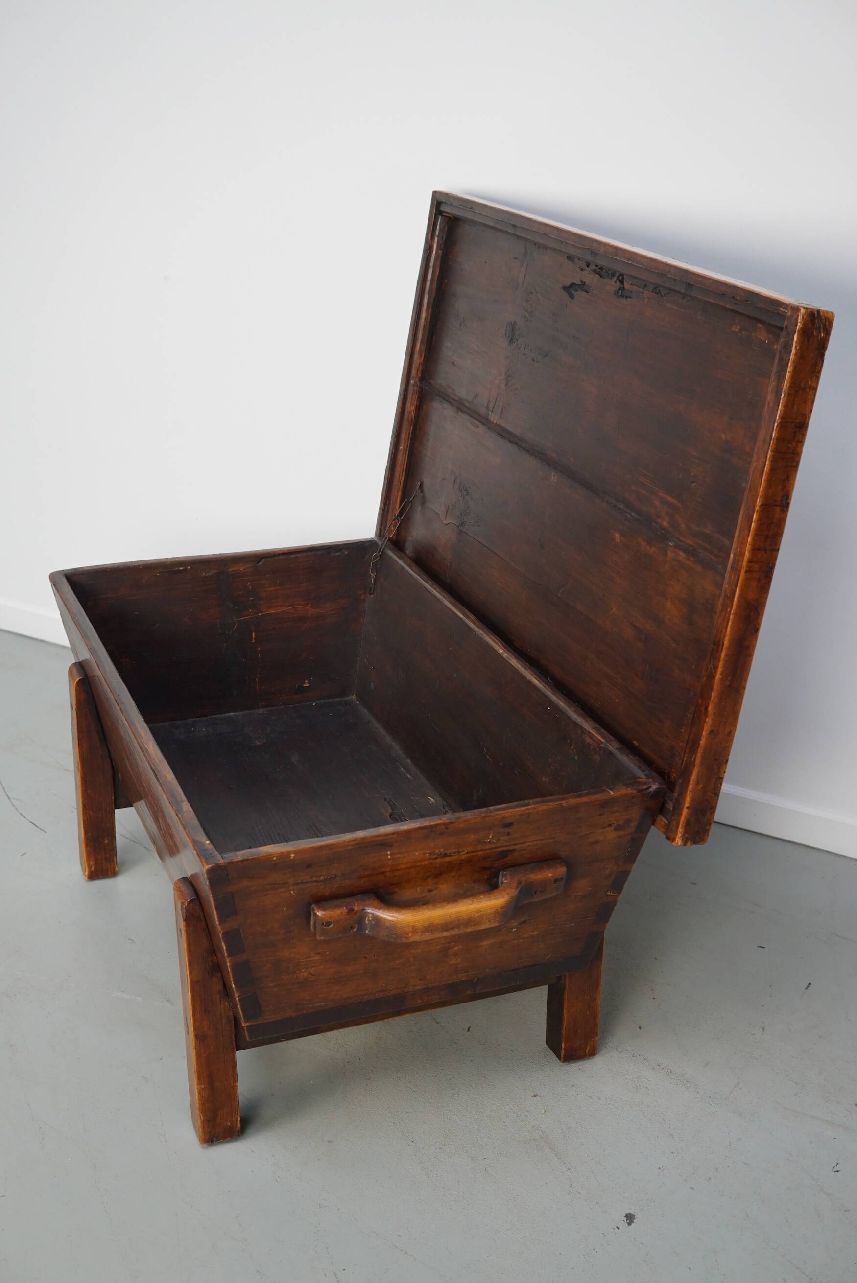 Table basse en pin rustique, style ferme français du début du 20e siècle