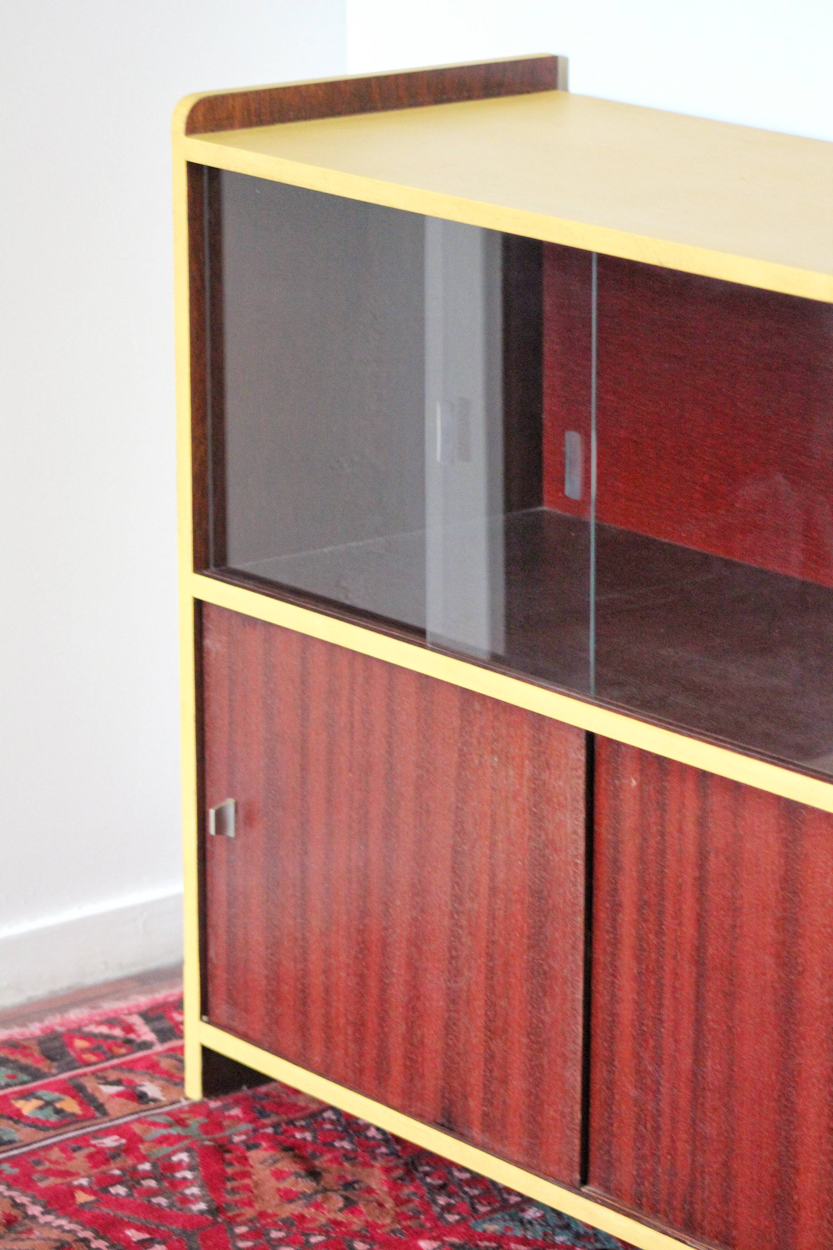 Vintage young mustard showcase