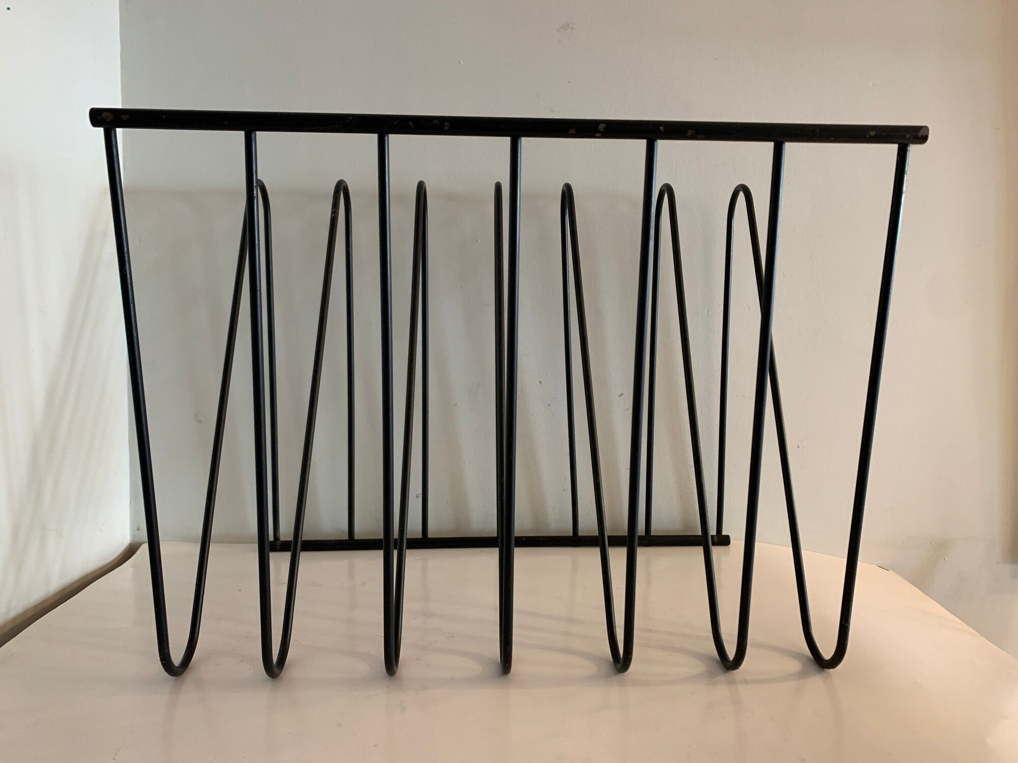 Magazine holder, black metal in Z, 1970