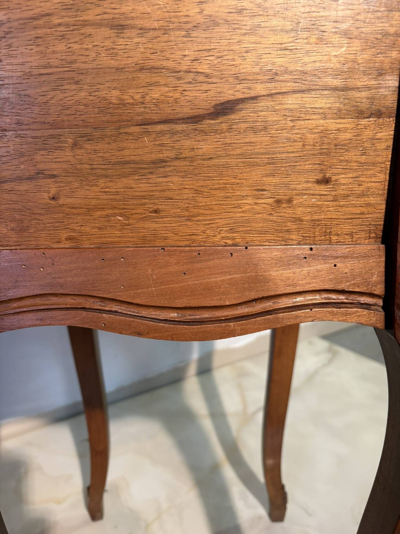 Pair of antique bedside tables with marble top and ceramic niche