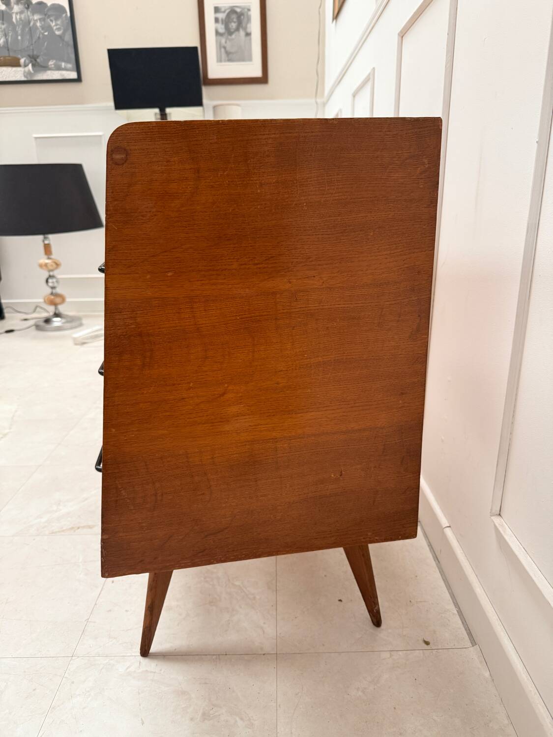 Commode pieds compas