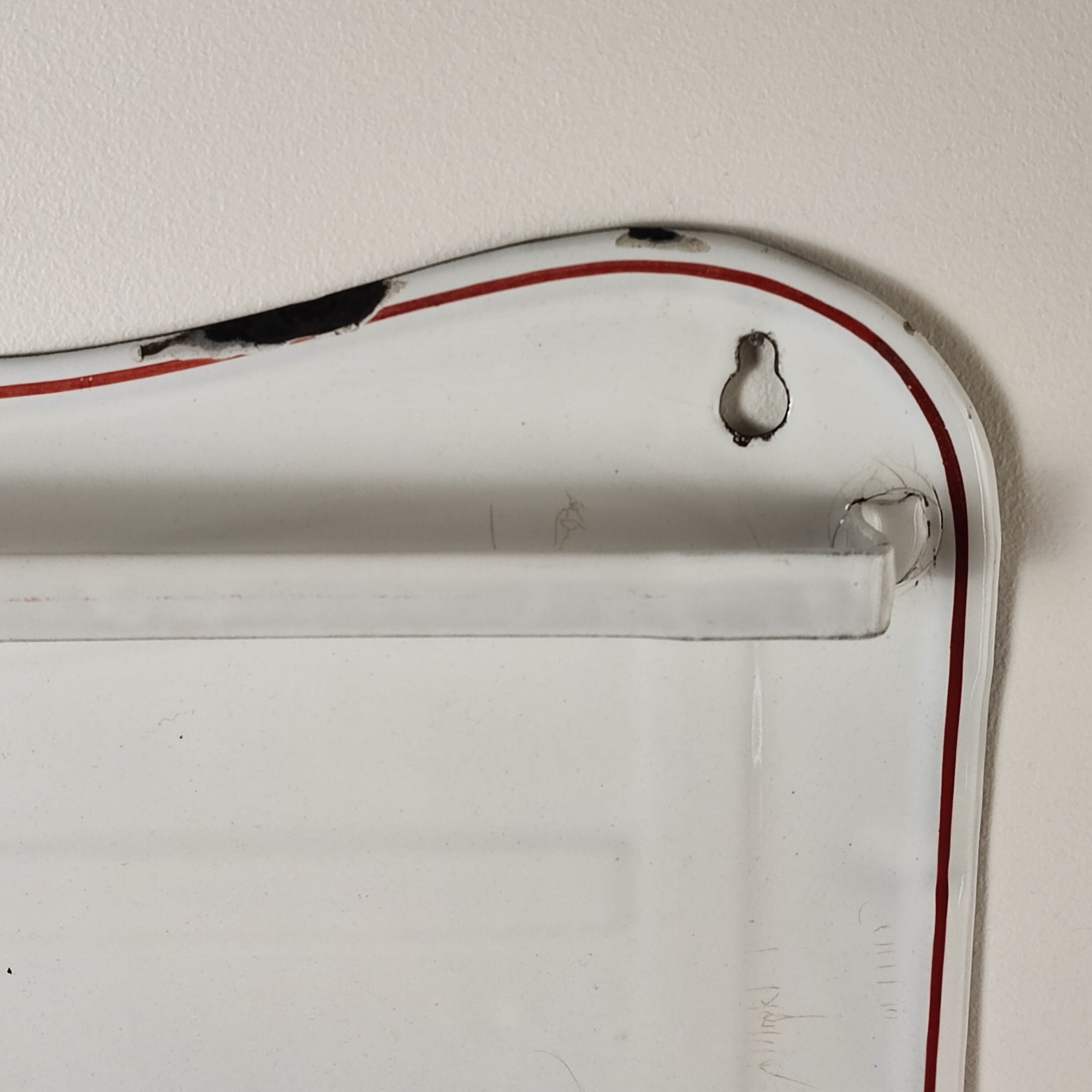 Enamelled sheet metal utensil holder