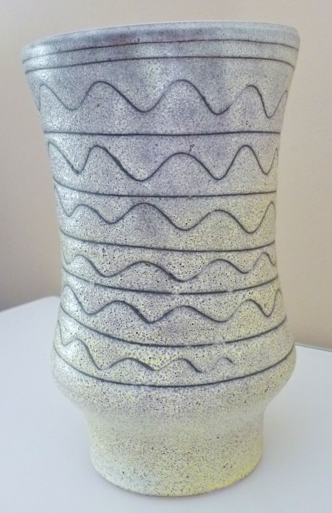 Vase céramique scarifié simpliste signé Jean Austruy, années 60/70, Vallauris