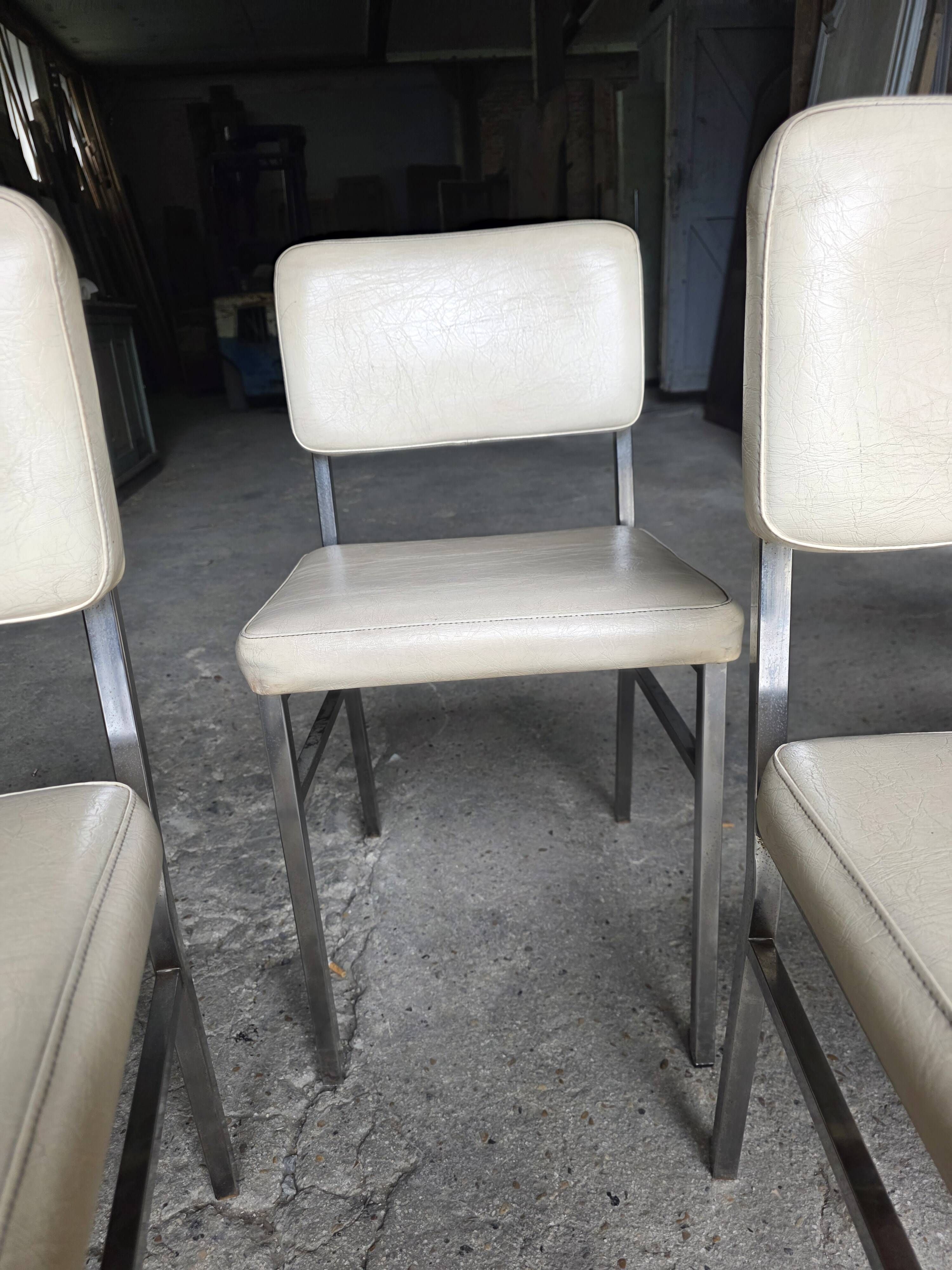 4 chrome metal chairs with faux leather from the 1970s.