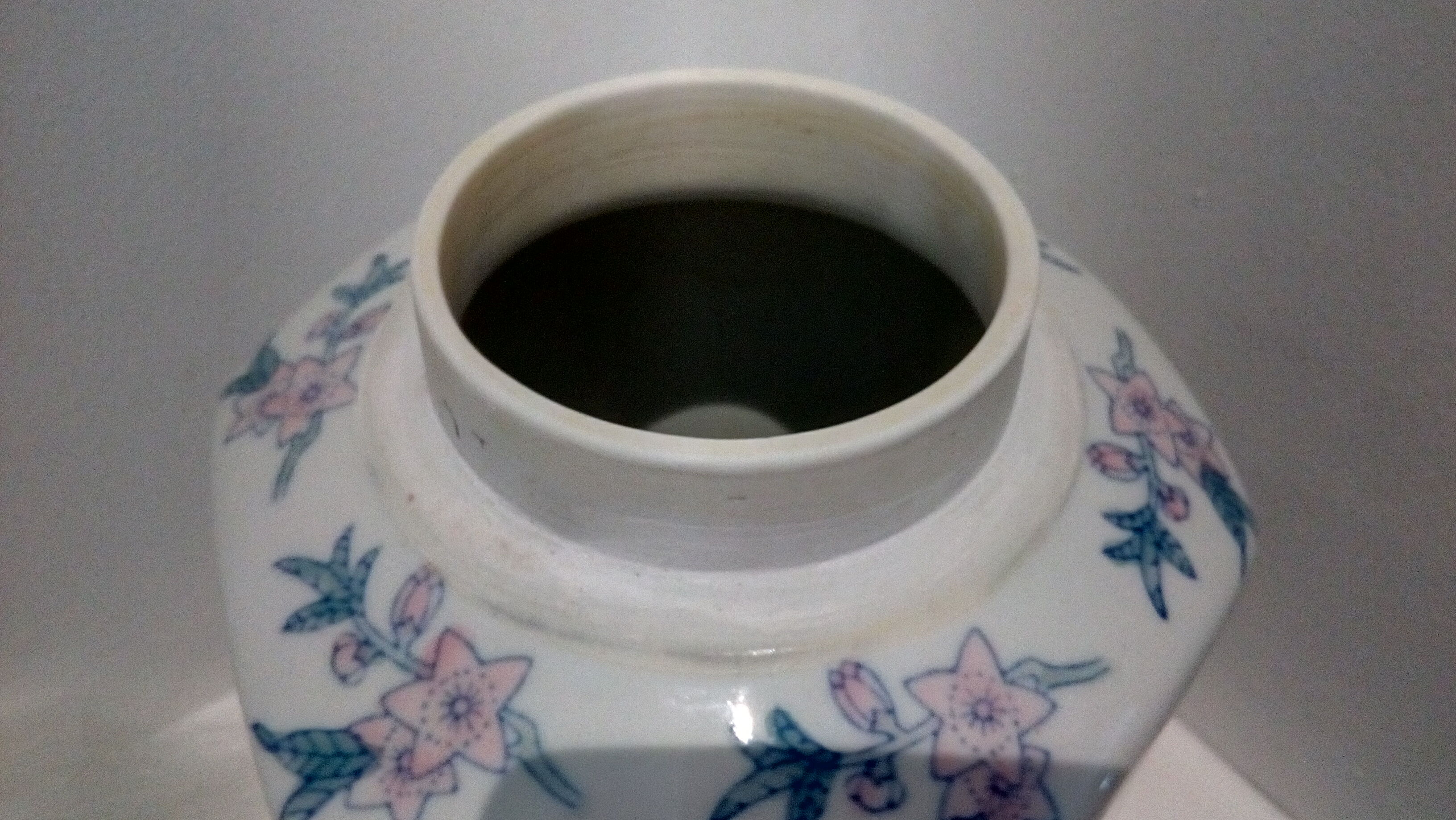 Ceramic tea box