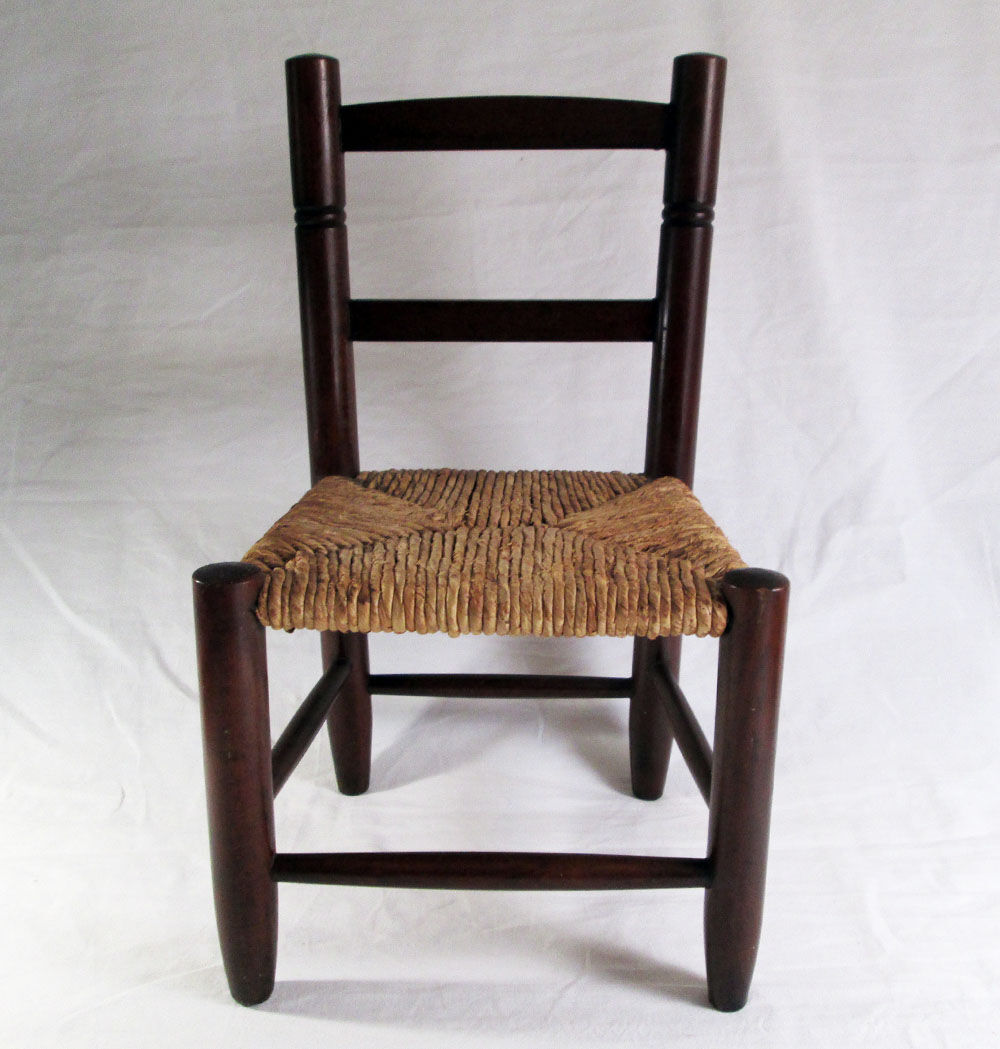 Children's chair in wood and straw
