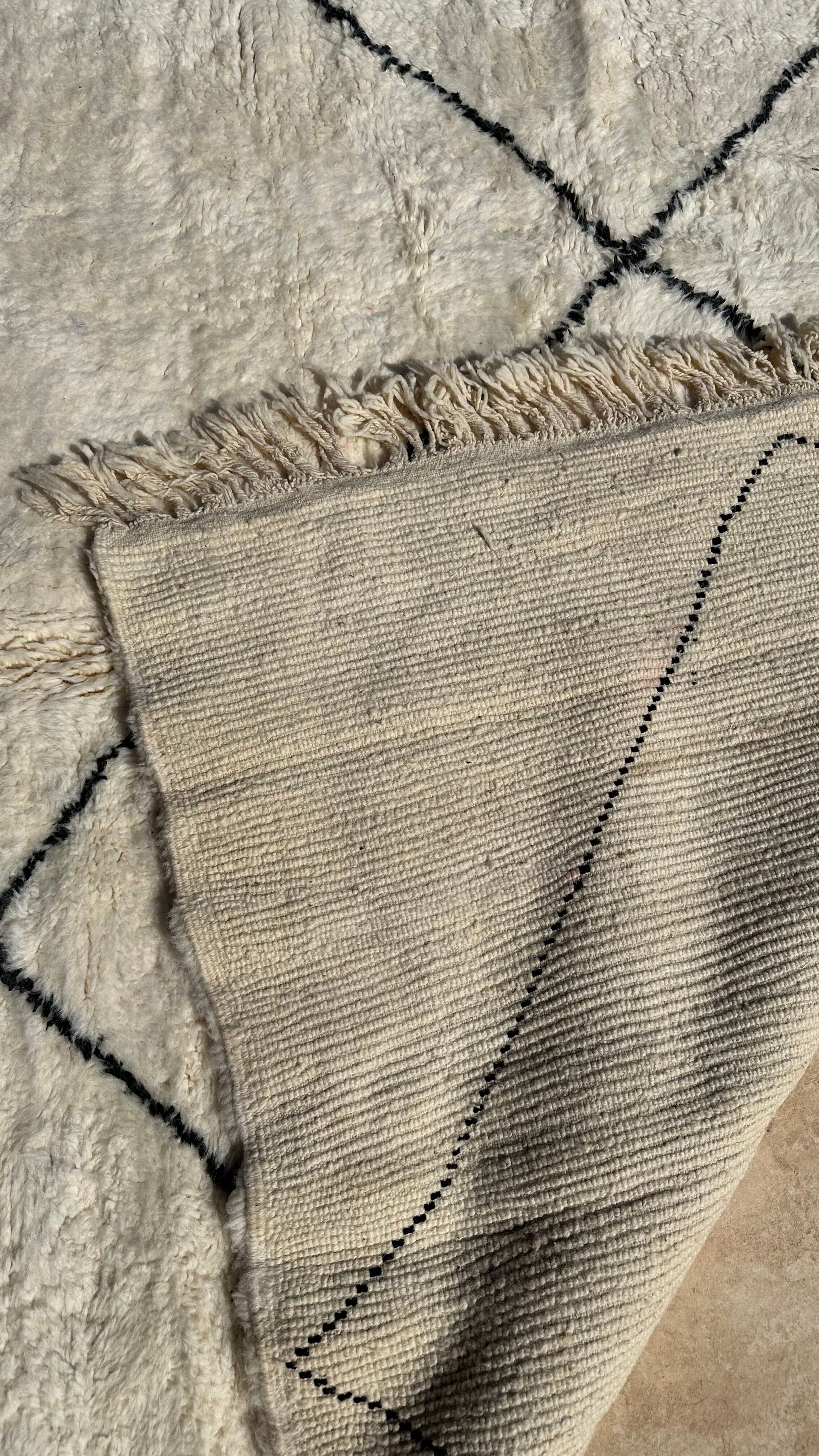 Moroccan carpet beni ouarain white - 303 x 357 cm