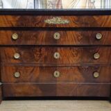 Empire period commode in flame mahogany – detached columns –