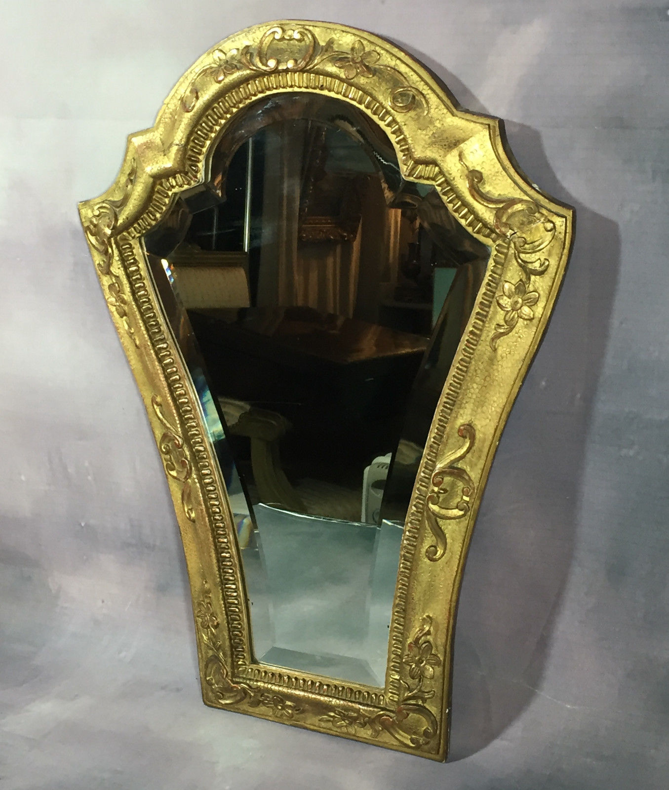 Former mirror in wood and stucco with beveled mirror