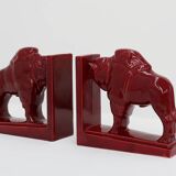 Paire de serre-livres en céramique émaillée rouge en forme de bœuf Bison de style Art Déco, Belgique