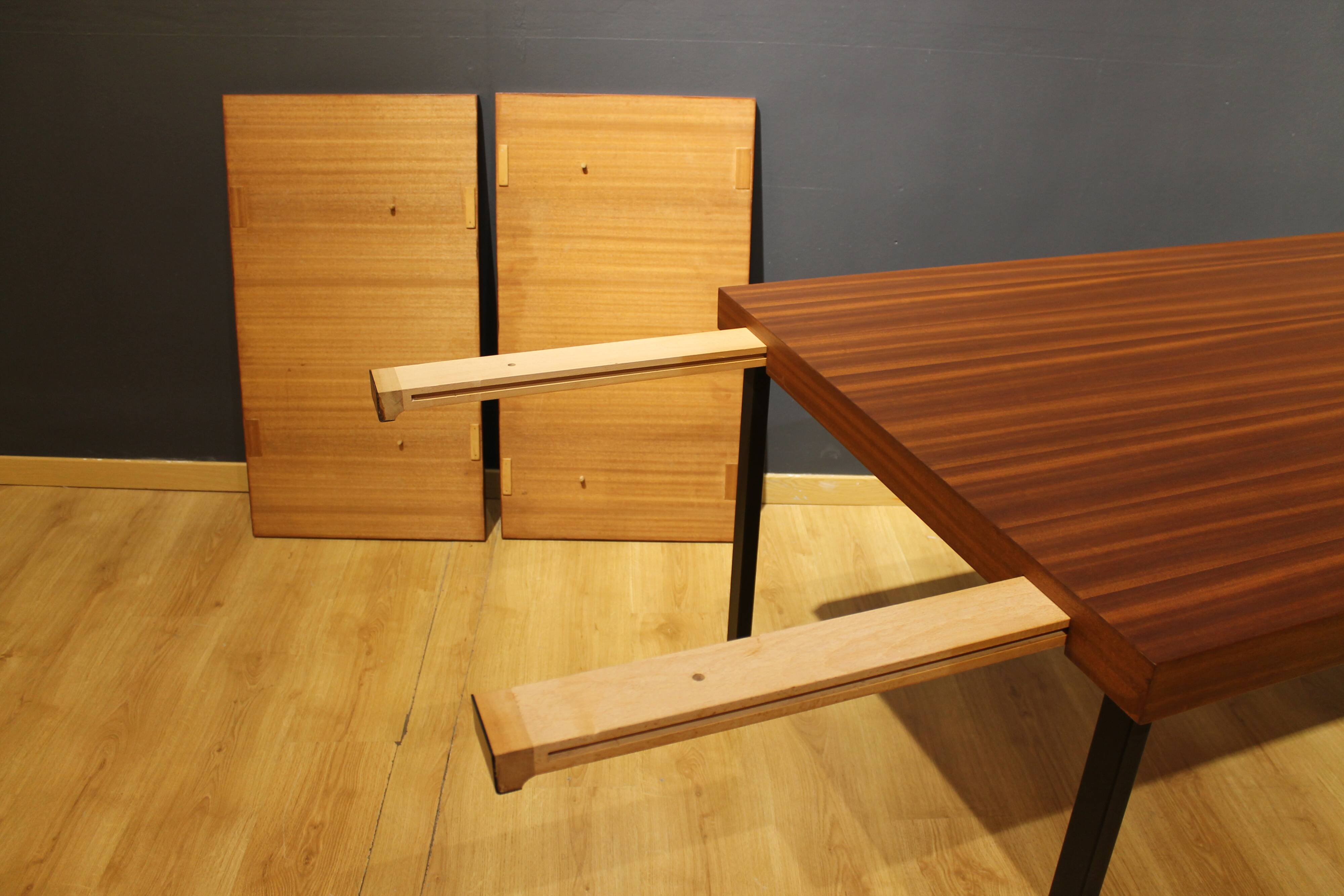 Extending table by Pierre Guariche for Huchers-Minvielle
