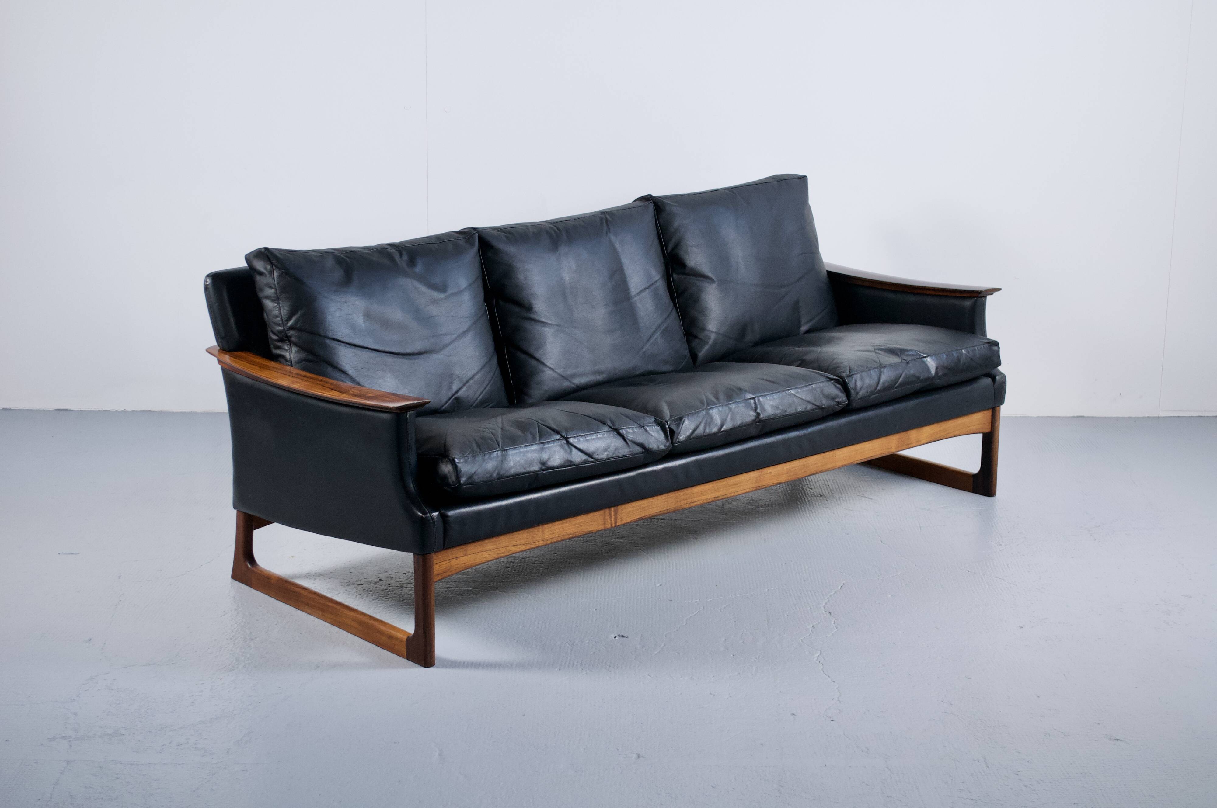 Scandinavian 3-seater sofa in leather and rosewood from the 60s