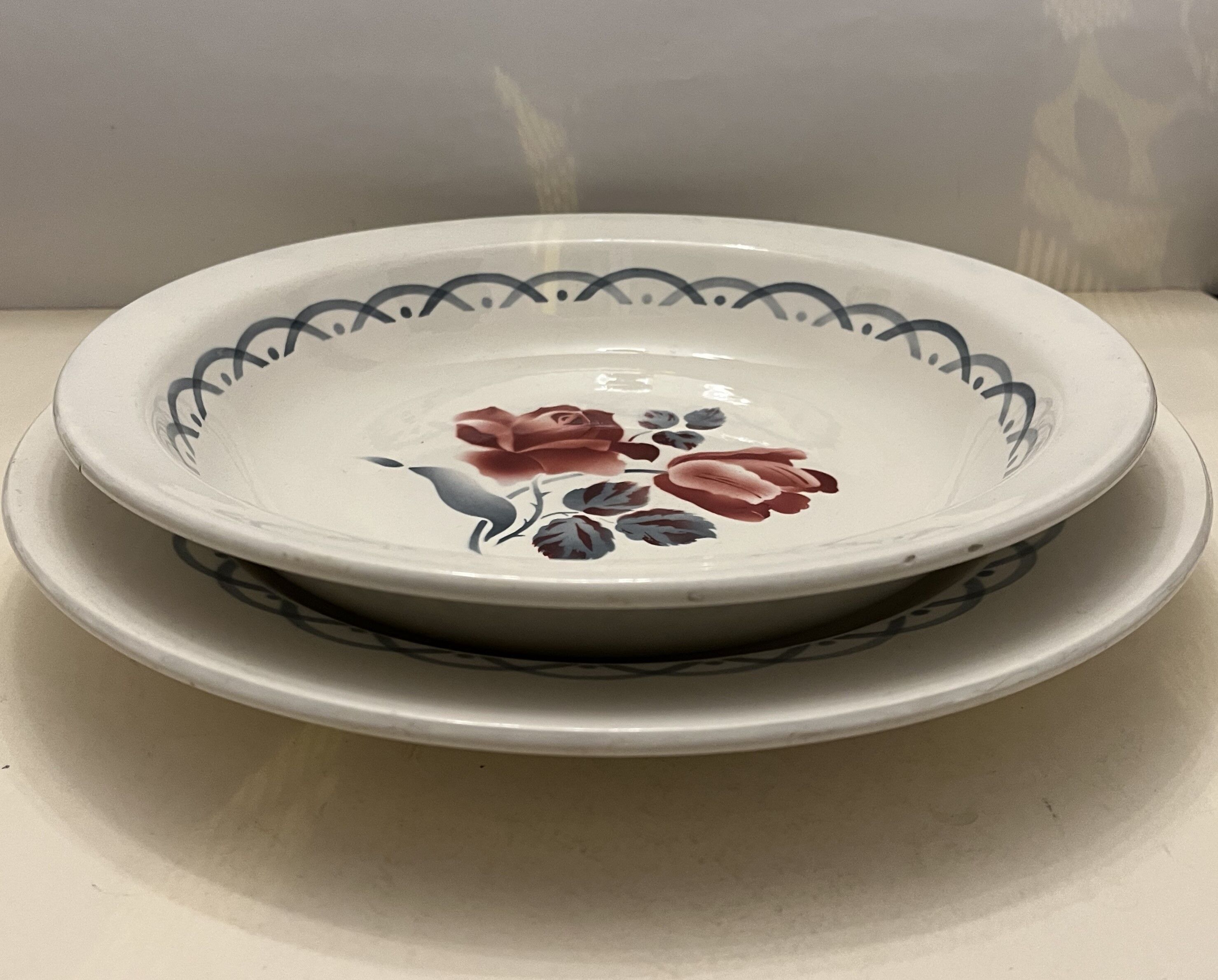 Set of two dishes