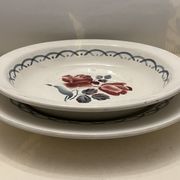 Set of two dishes