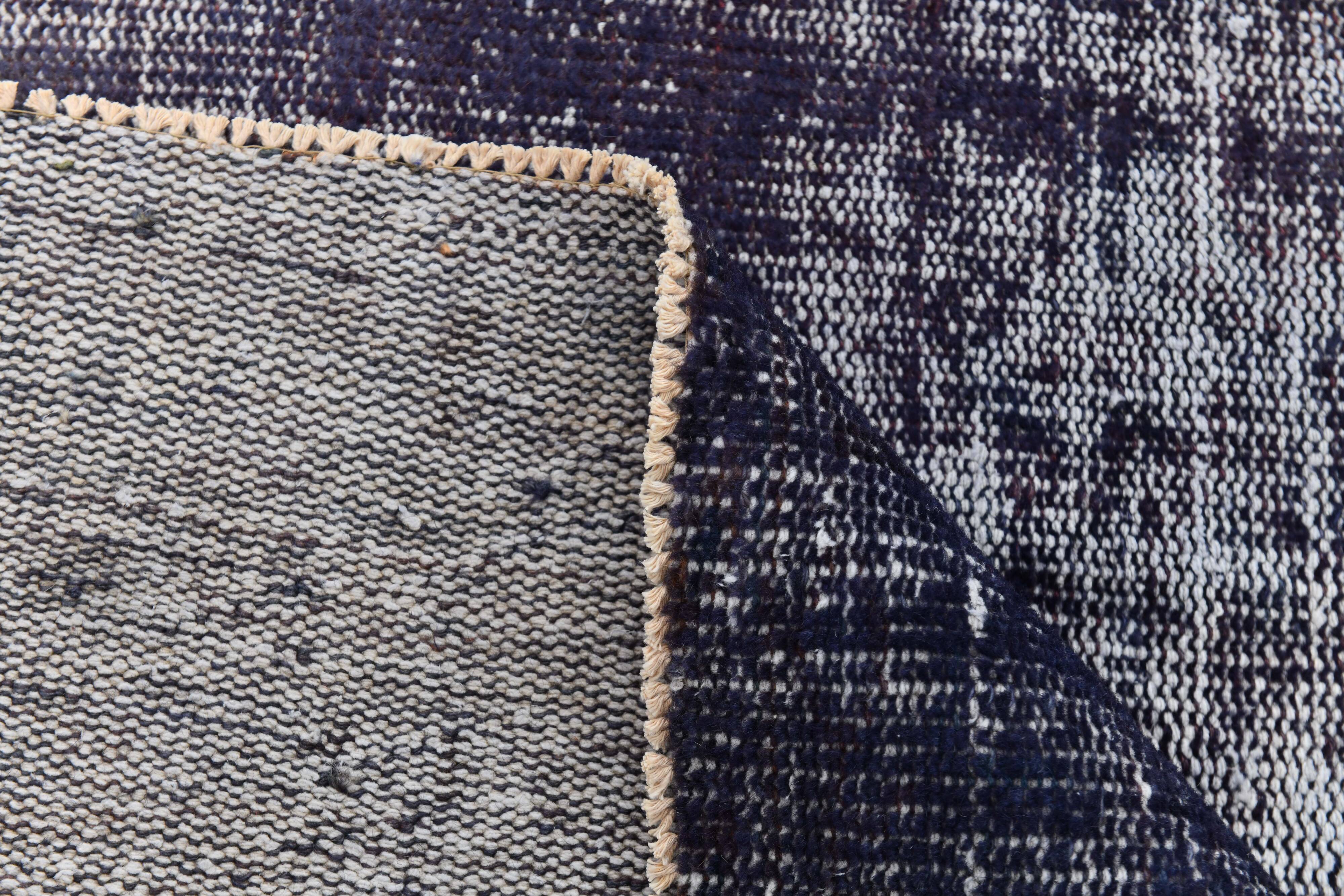 170x275 cm Dark Purpel vintage carpet, distressed dark purpel old carpet.