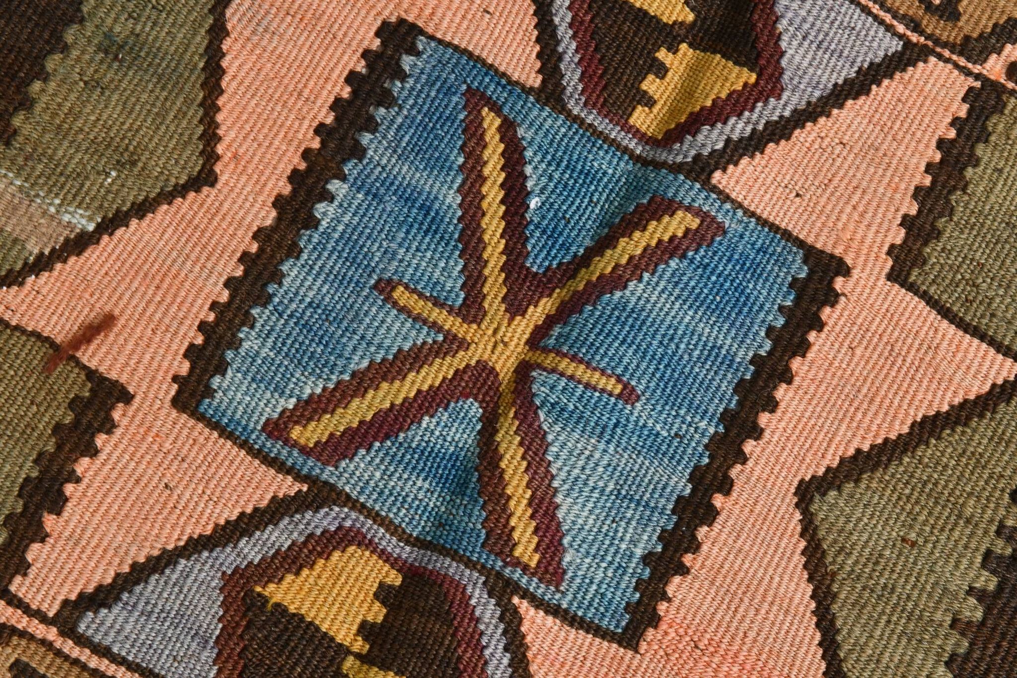 Grand Tapis Kilim Vintage Long & Large, Motifs Tribaux Géométriques