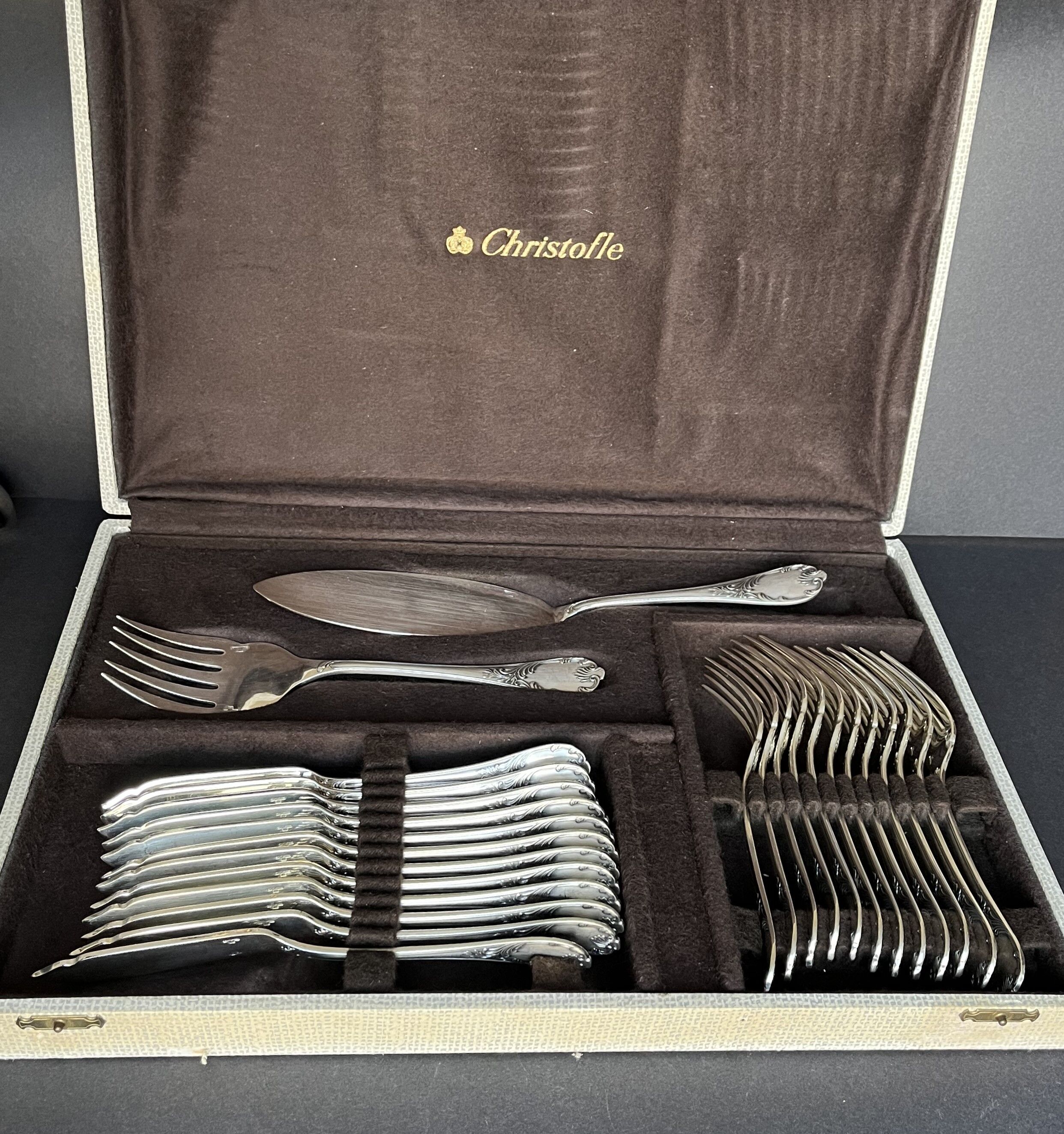 Ménagère Christofle modèle Marly 111 pièces