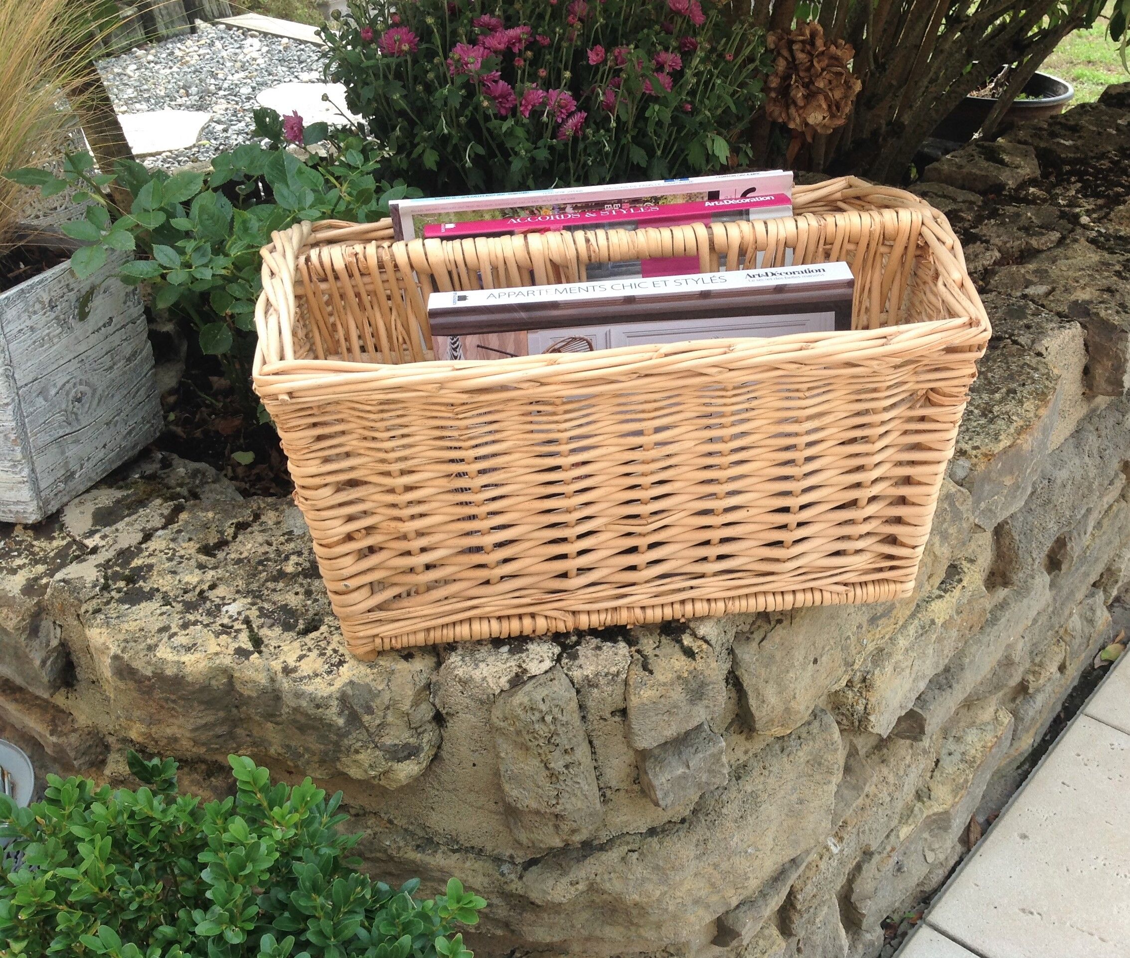 Wicker magazine holder / vintage 60s-70s