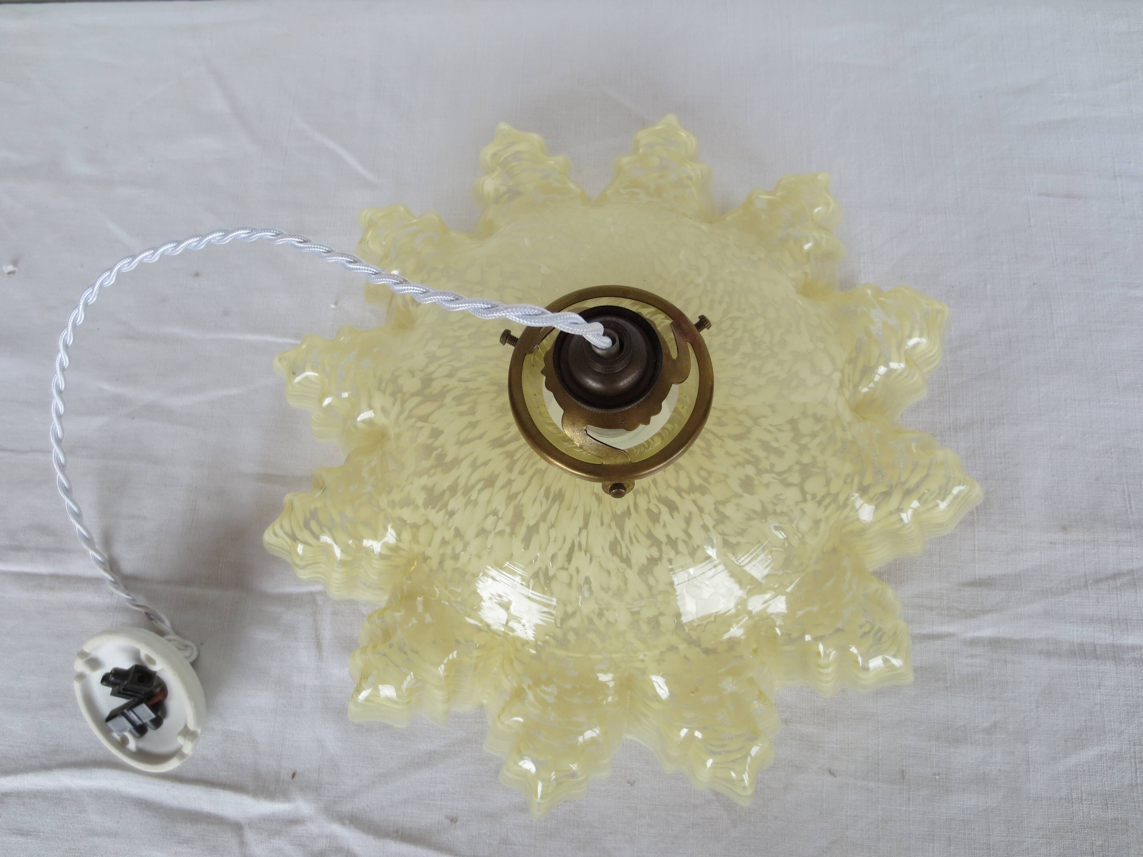 Suspension et son opaline clichy couleur  paille / blanc