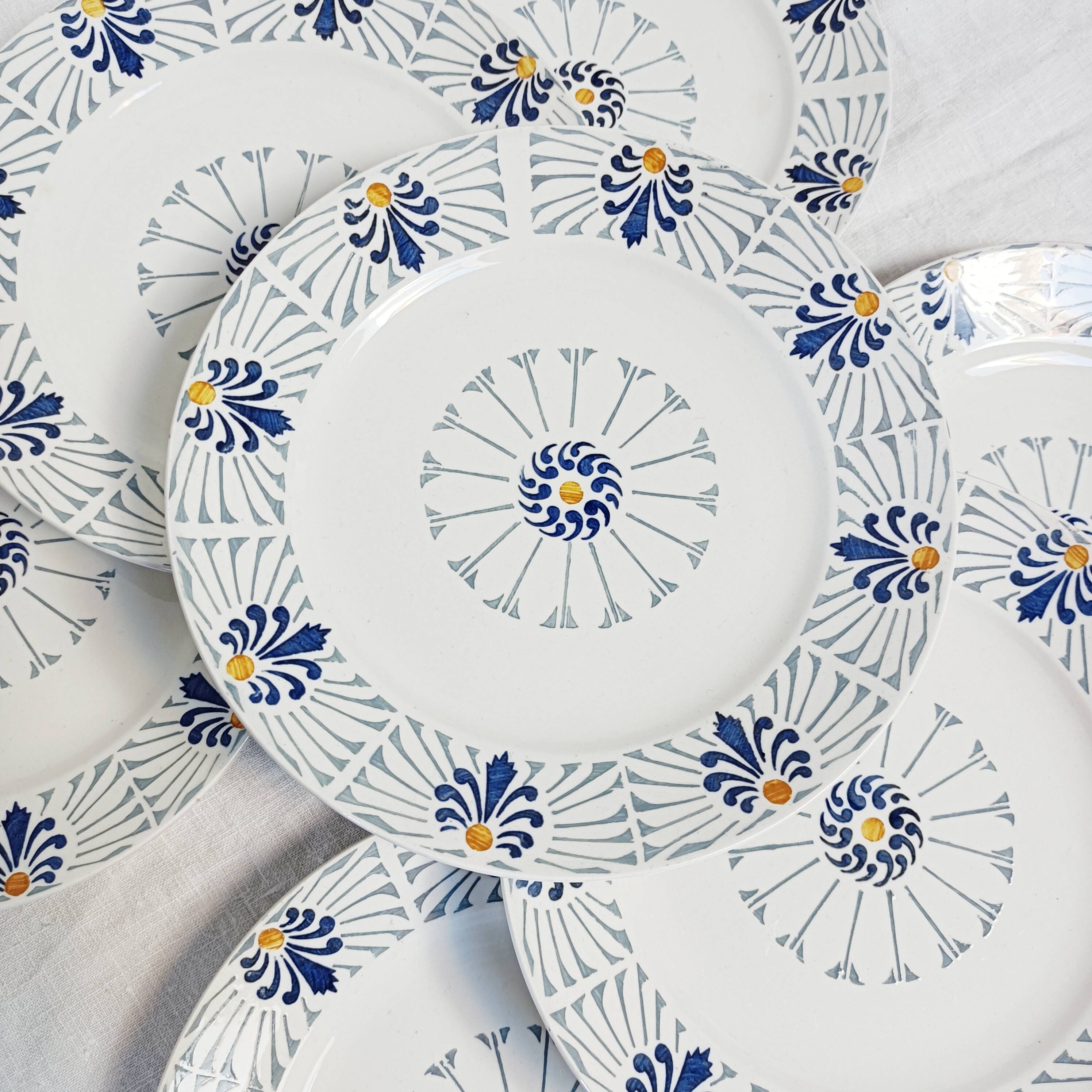 Set of 7 Onnaing lunch plates