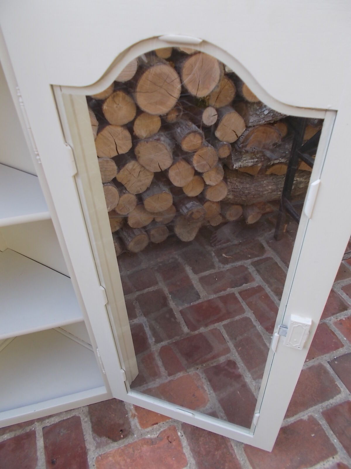 Wooden corner showcase