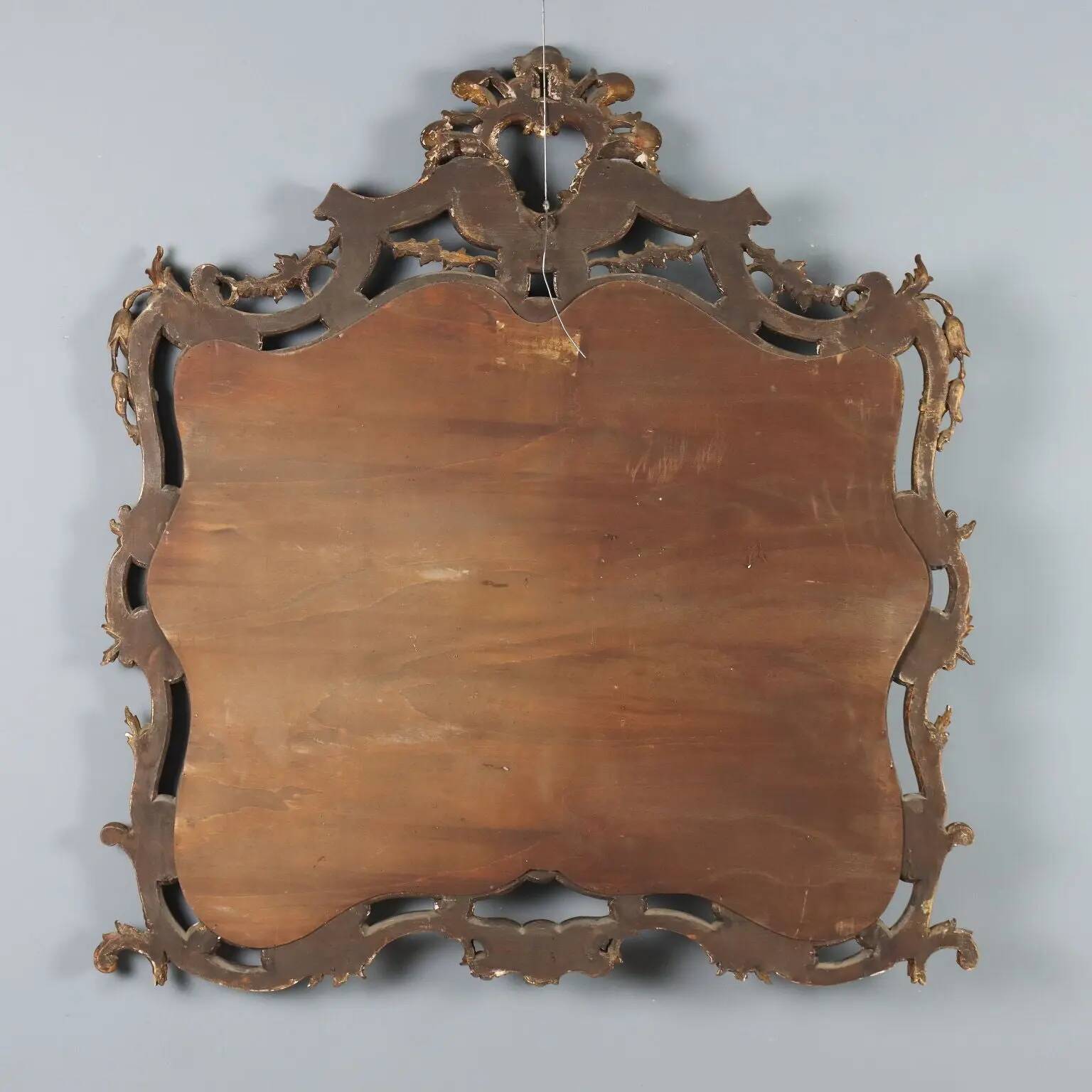 Miroir ancien en bois sculpté et doré, Italie, début XXe siècle