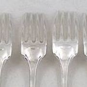 Christofle Cluny, 8 table forks, 20.5 cm, silver-plated metal, excellent condition.