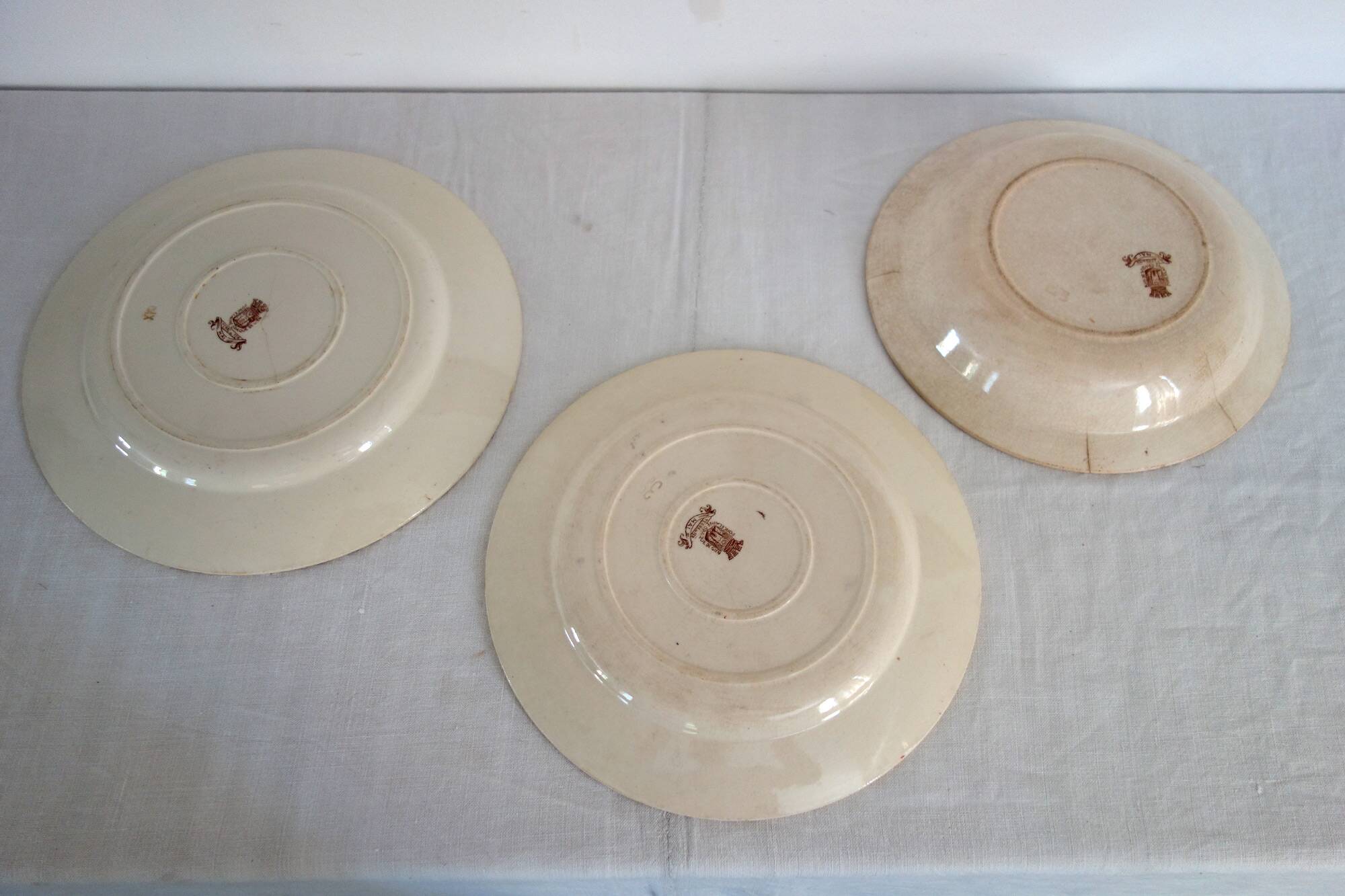 3 serving dishes Terre De Fer Gien model Mai from around 1900.