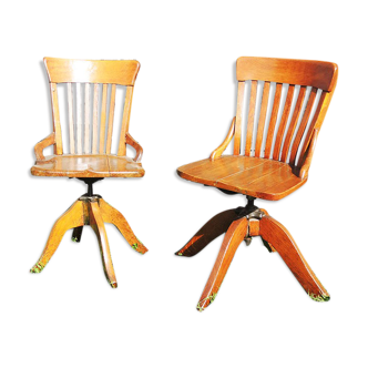 2 anciennes chaises de bureau pivotantes en bois massif