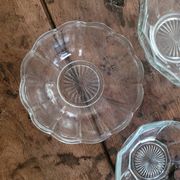 Trio of molded glass salad bowls – floral shape Ø 18/20/23 cm