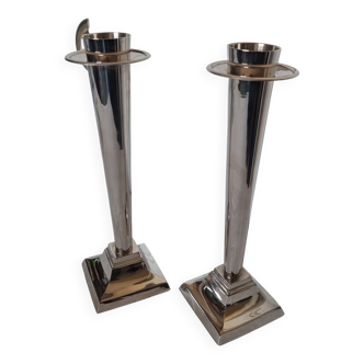 Élégante paire de candélabres ou bougeoirs vintage en aluminium des années