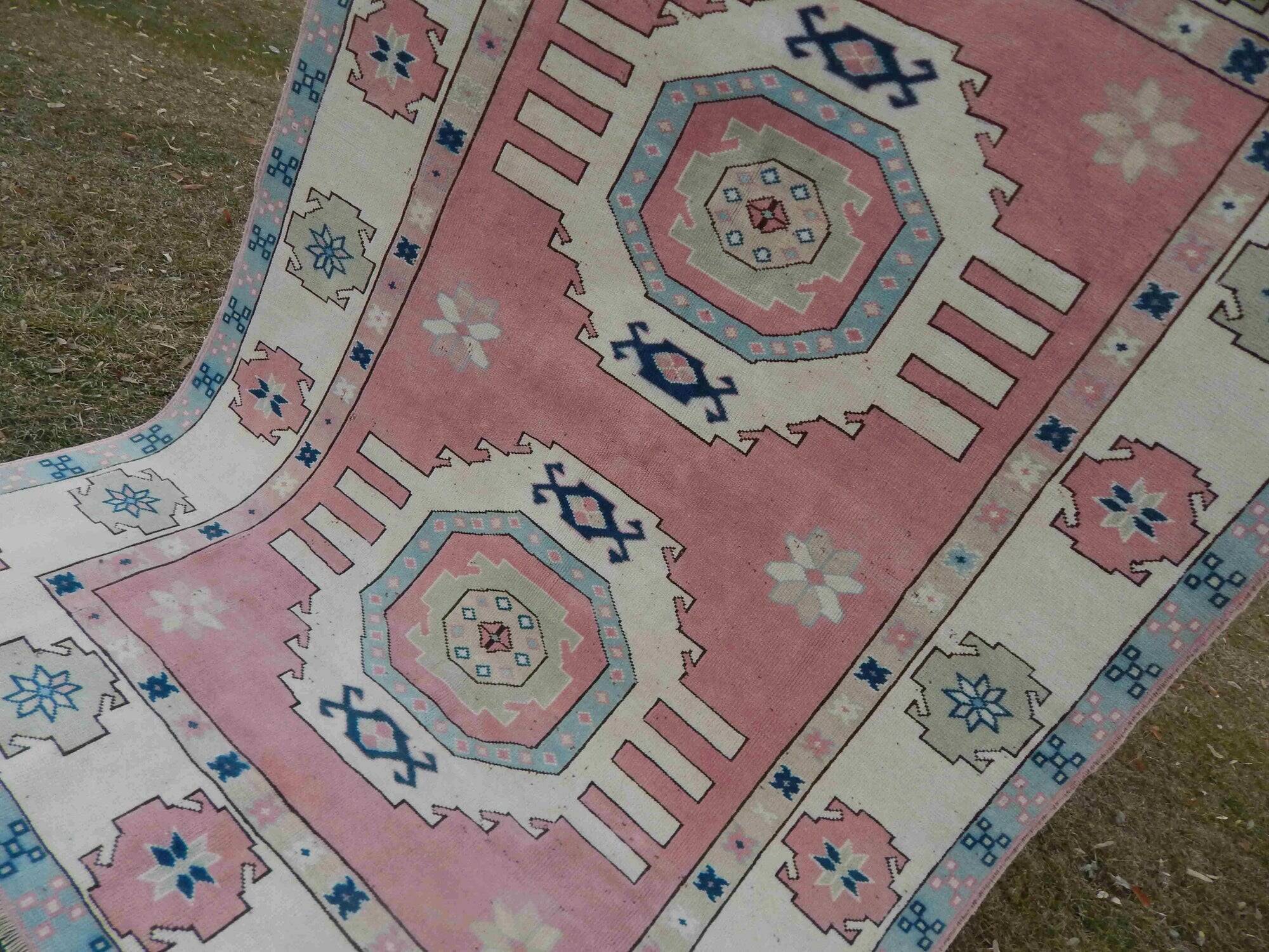 Vintage handmade Turkish rug 175x240 cm