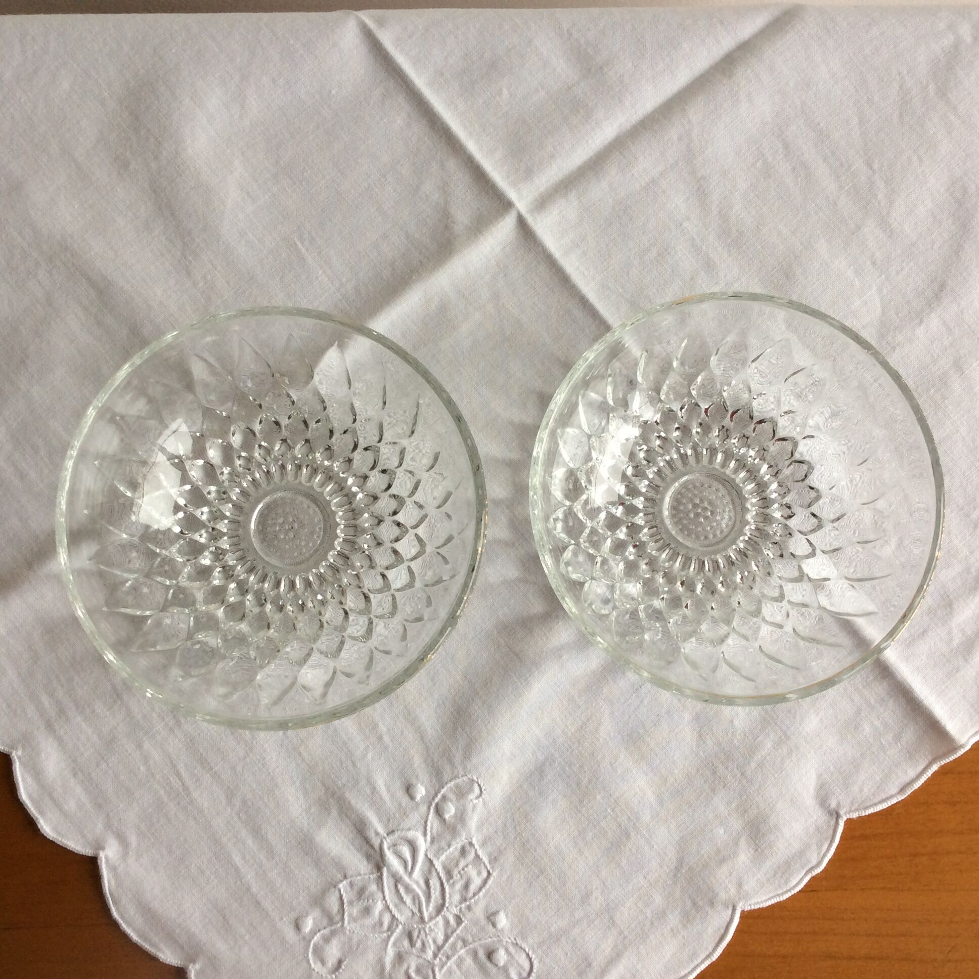 Set of 2 thick glass cups vintage