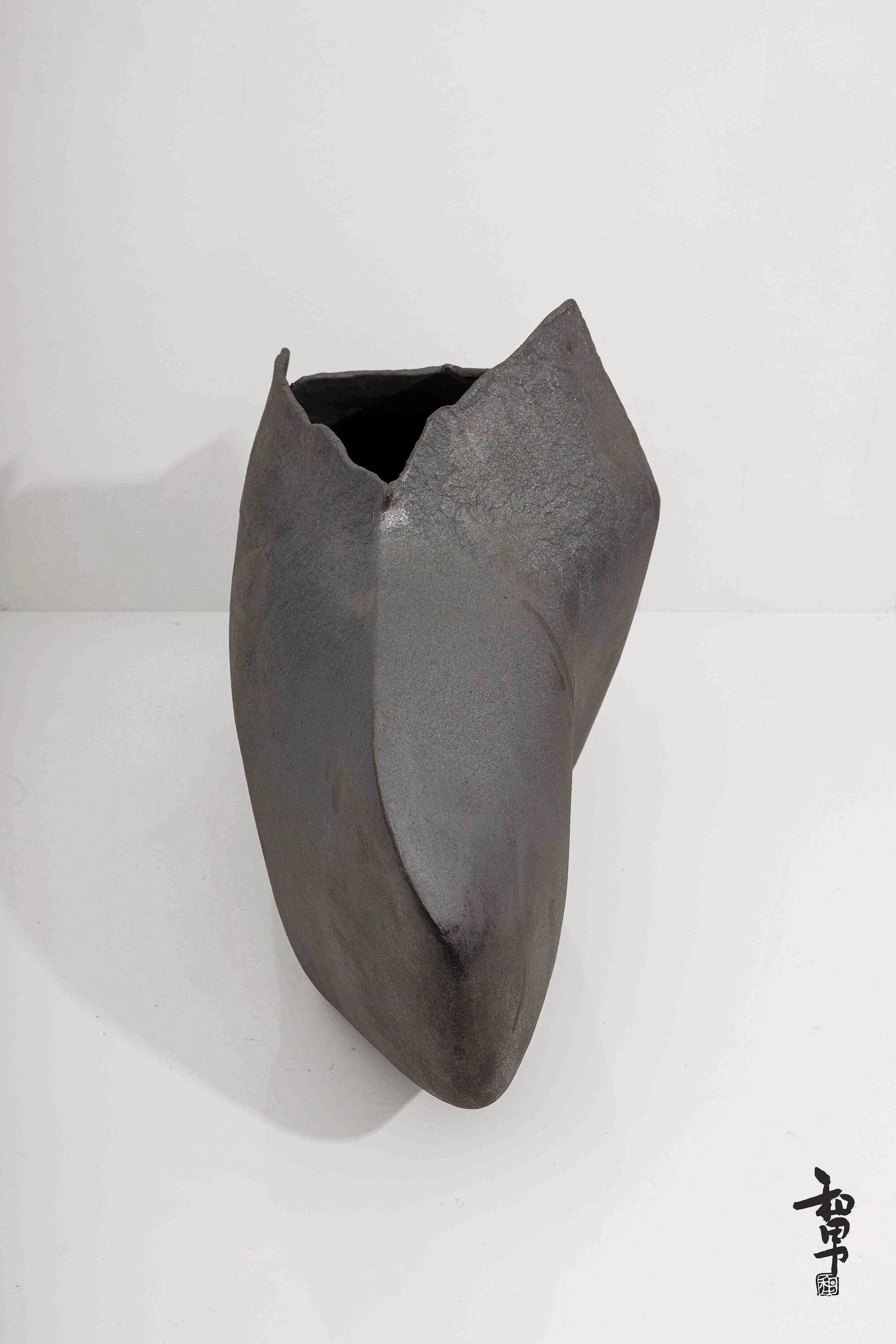 Pottery made by Japanese master potter Kazuo Takiguchi.