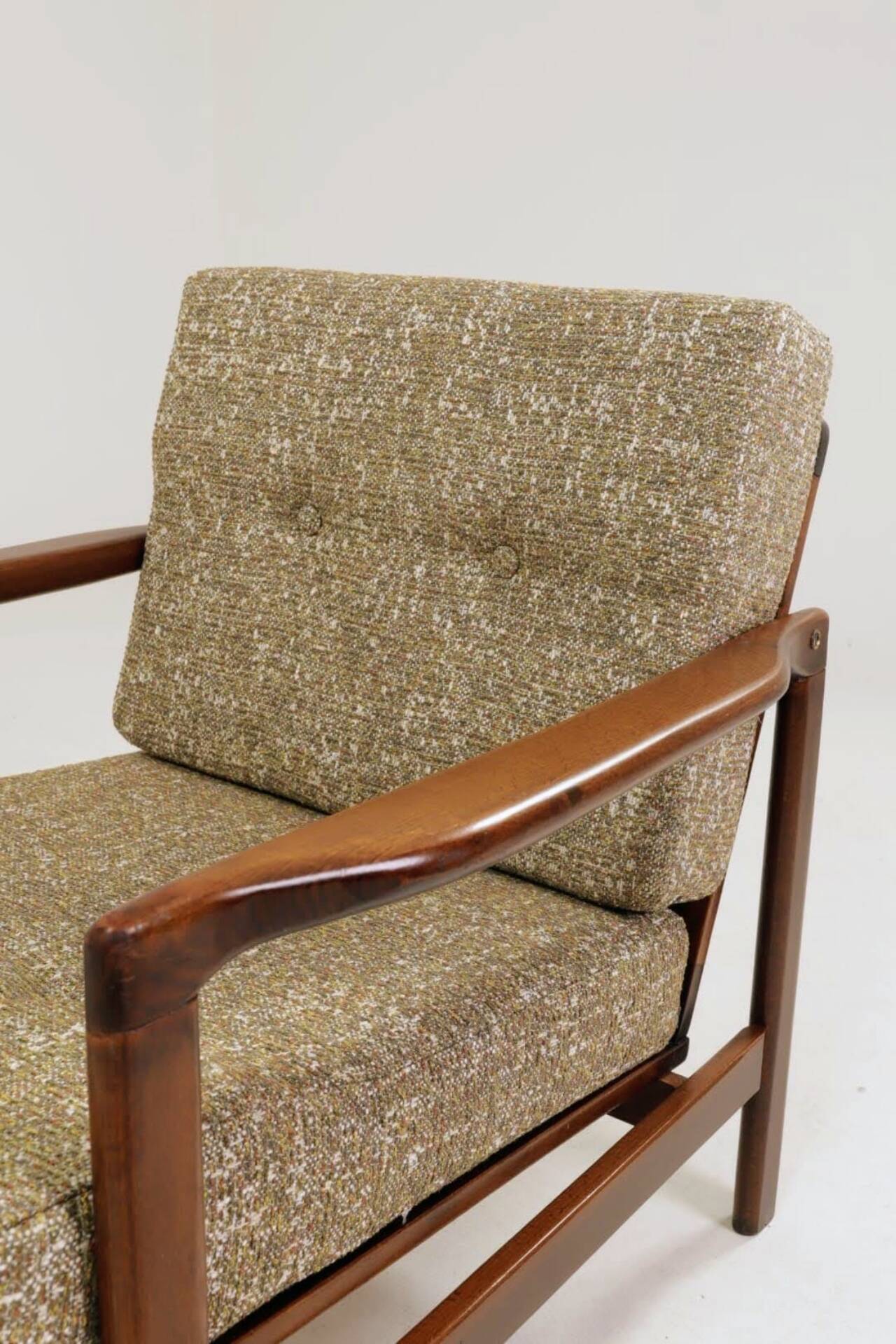 Fauteuil vintage en tissu chiné beige moutarde et olive, Pologne 1960