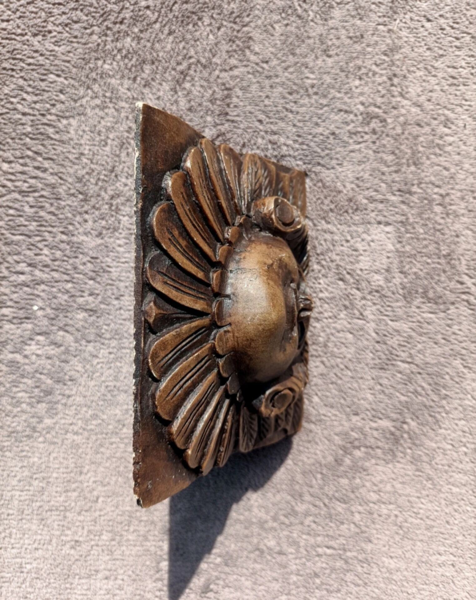 Bas relief bois sculpté